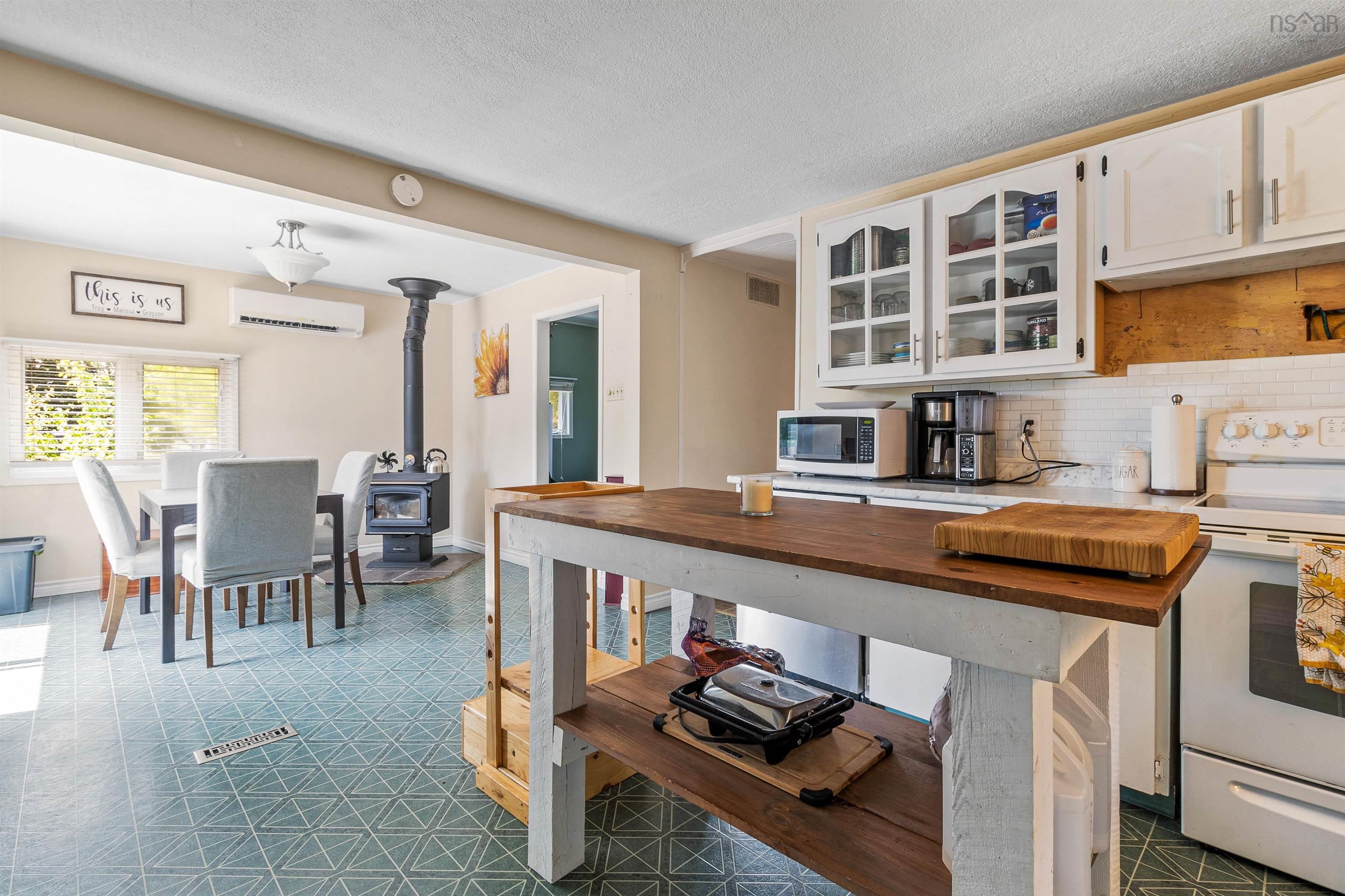 $299,900.00: 777 Collier Road E, Ardoise