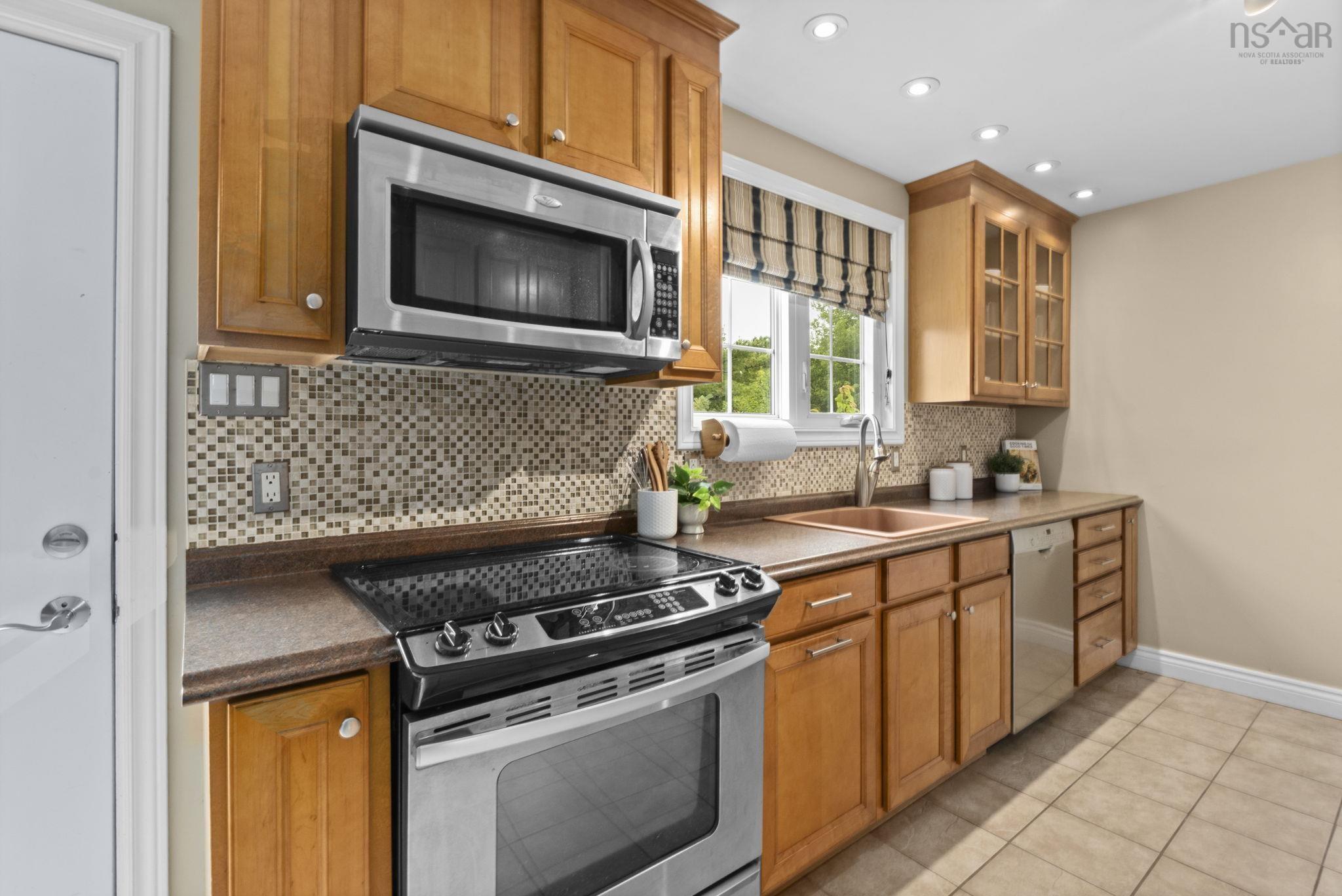 $549,900.00: 2515 Old Sambro Road, Williamswood