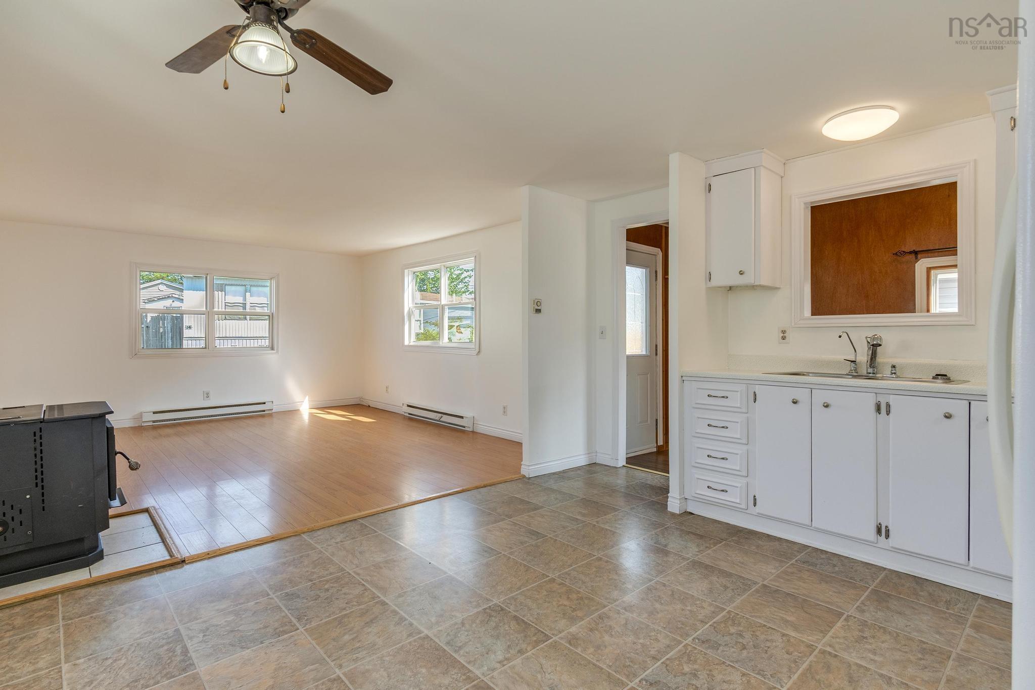 $200,000.00: 27 Florence Avenue, Dartmouth