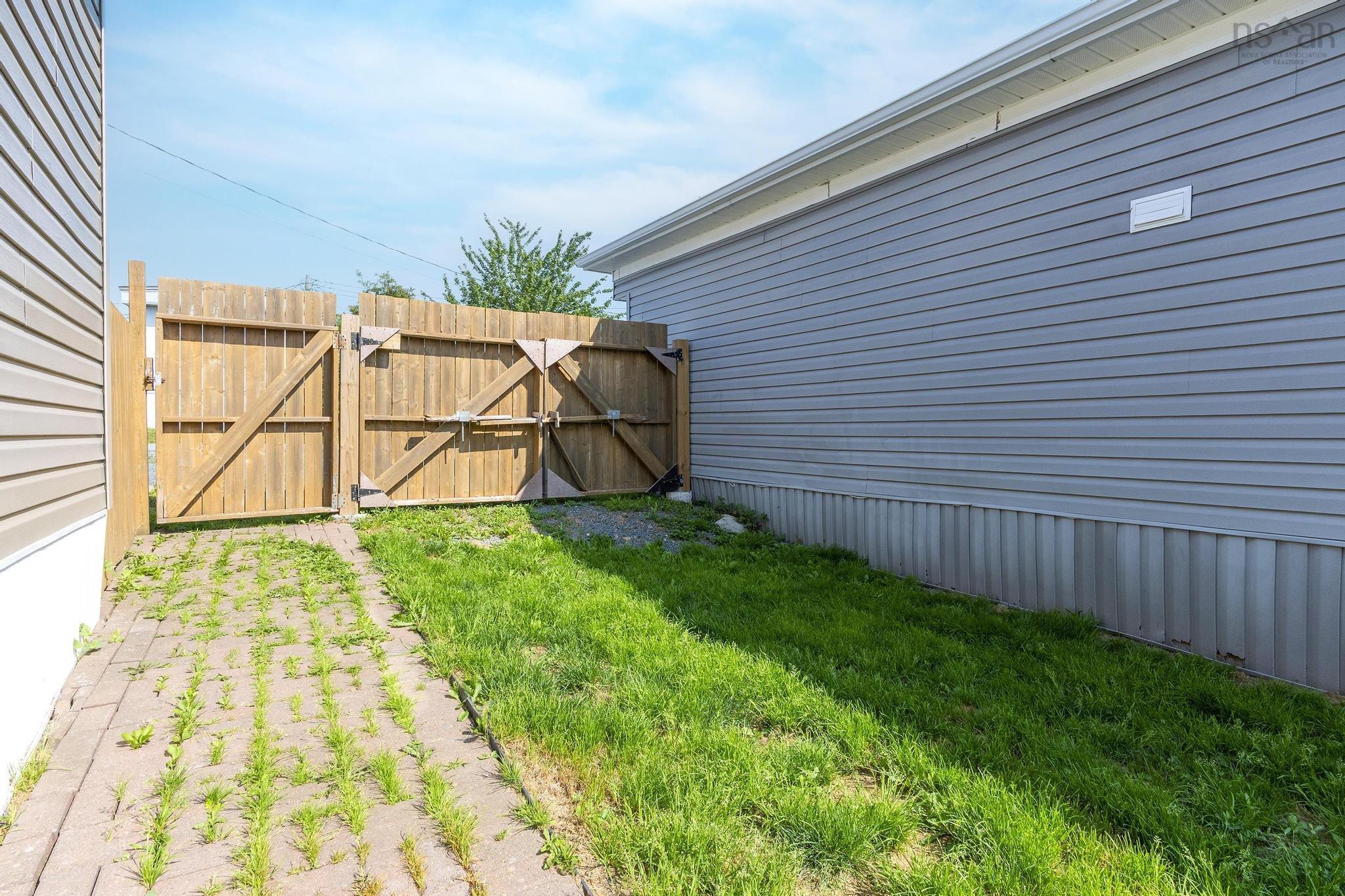 $200,000.00: 27 Florence Avenue, Dartmouth