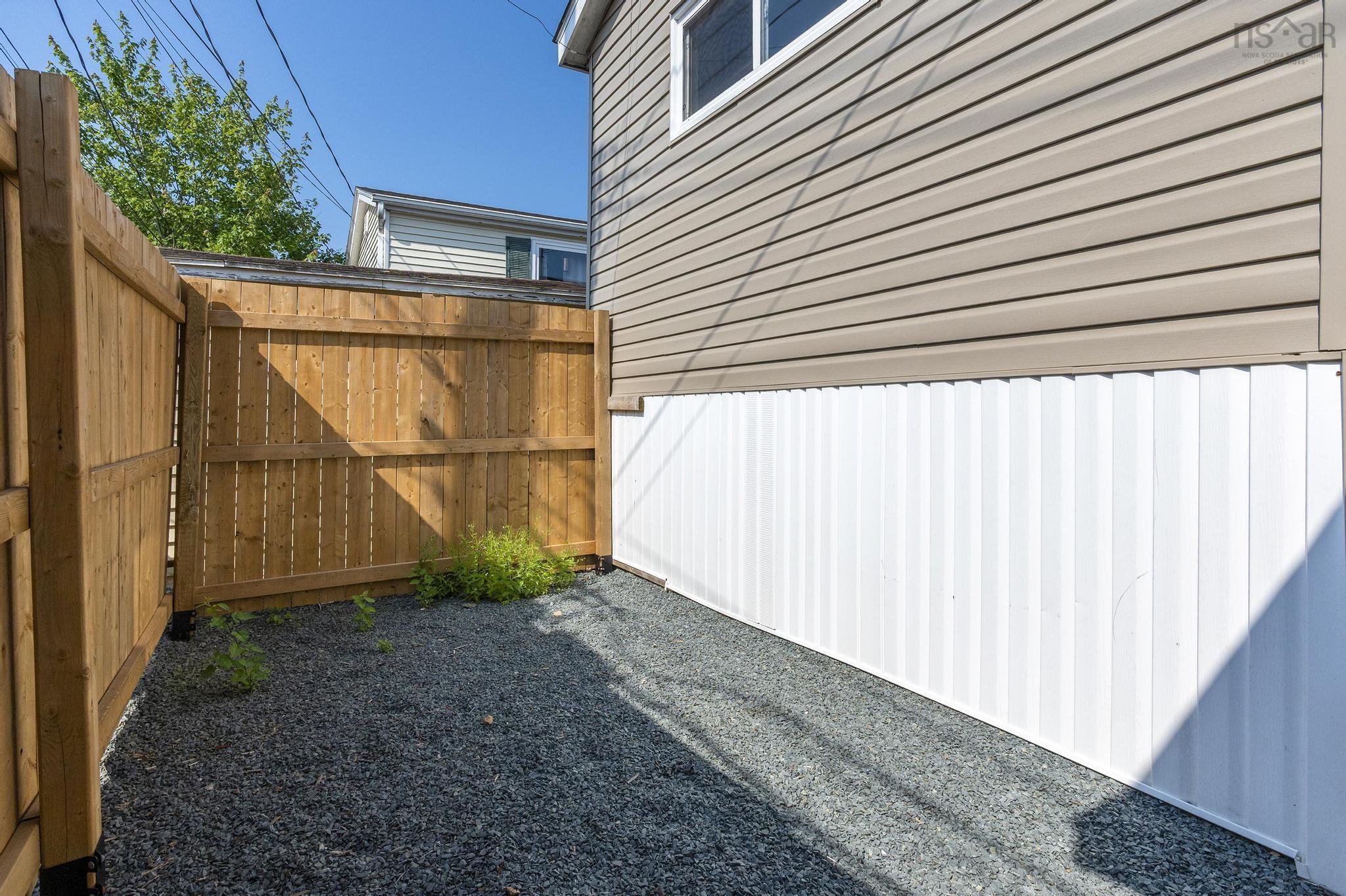 $200,000.00: 27 Florence Avenue, Dartmouth