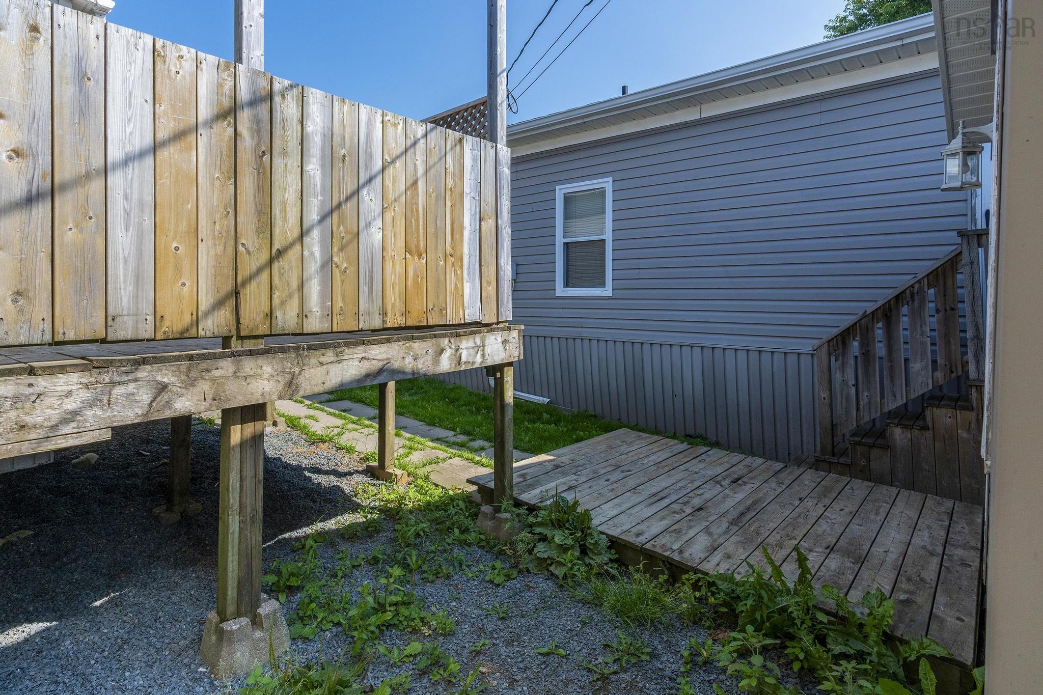 $200,000.00: 27 Florence Avenue, Dartmouth