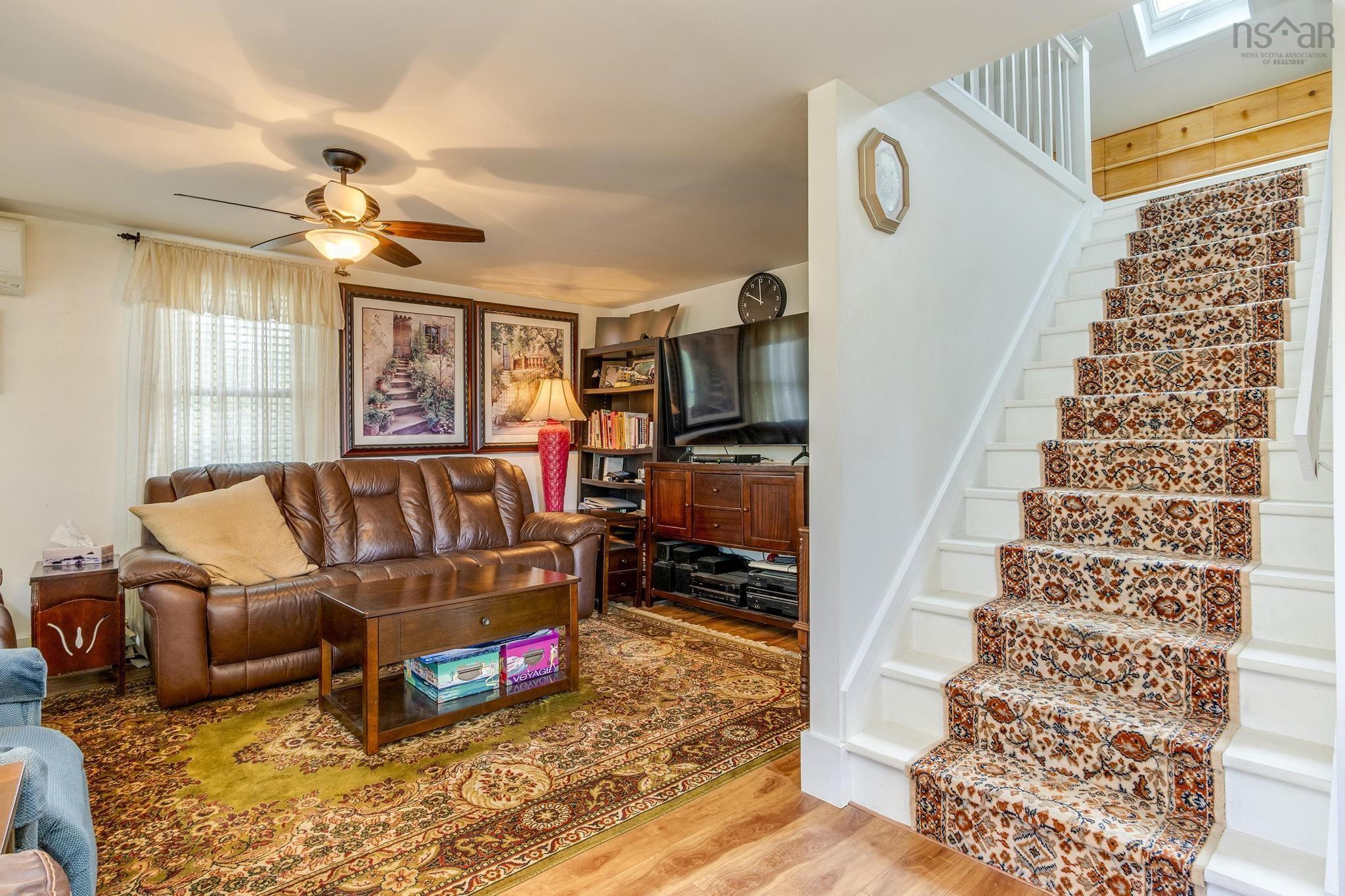 $429,900.00: 18665 Highway 103, Middlewood