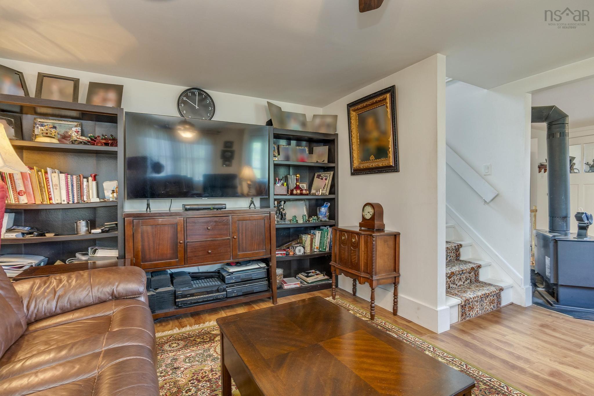 $429,900.00: 18665 Highway 103, Middlewood