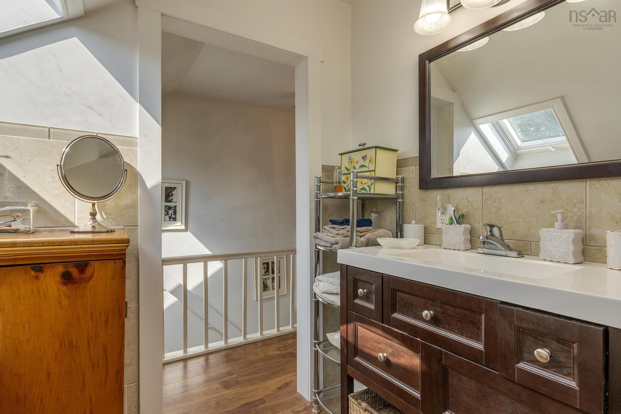 $429,900.00: 18665 Highway 103, Middlewood