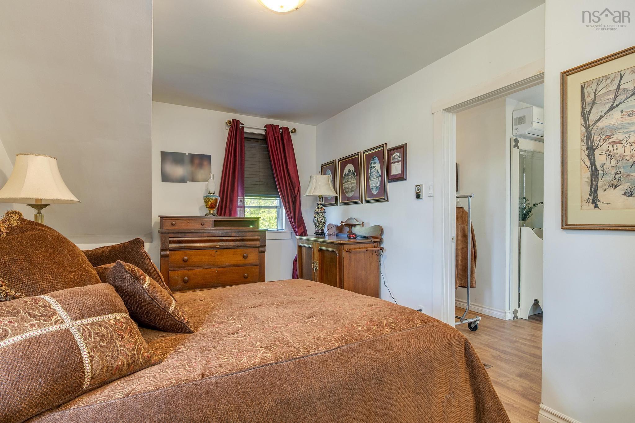 $429,900.00: 18665 Highway 103, Middlewood