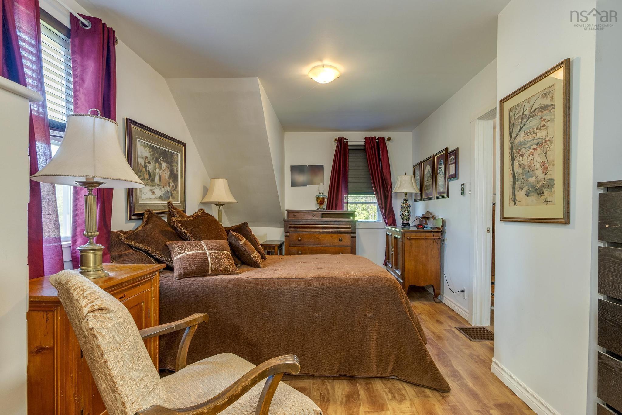 $429,900.00: 18665 Highway 103, Middlewood