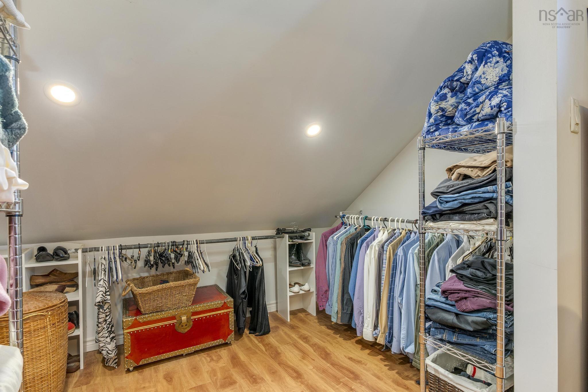 $429,900.00: 18665 Highway 103, Middlewood