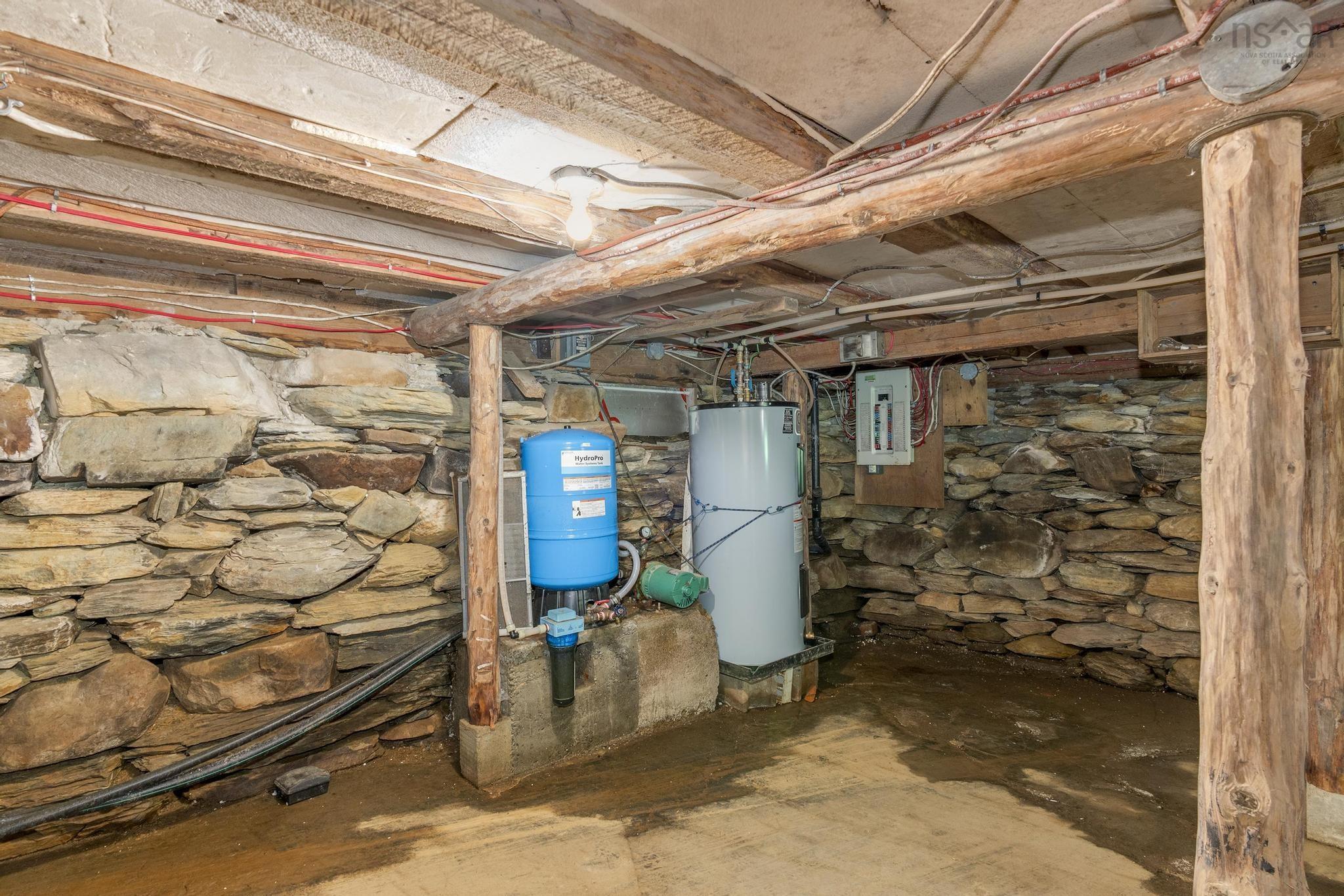 $429,900.00: 18665 Highway 103, Middlewood