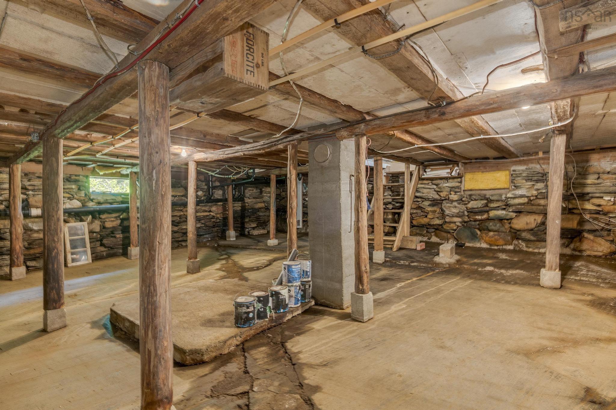 $429,900.00: 18665 Highway 103, Middlewood