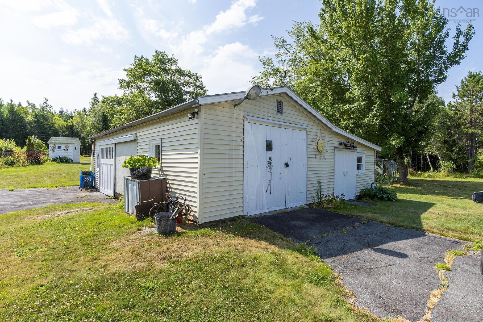 $429,900.00: 18665 Highway 103, Middlewood