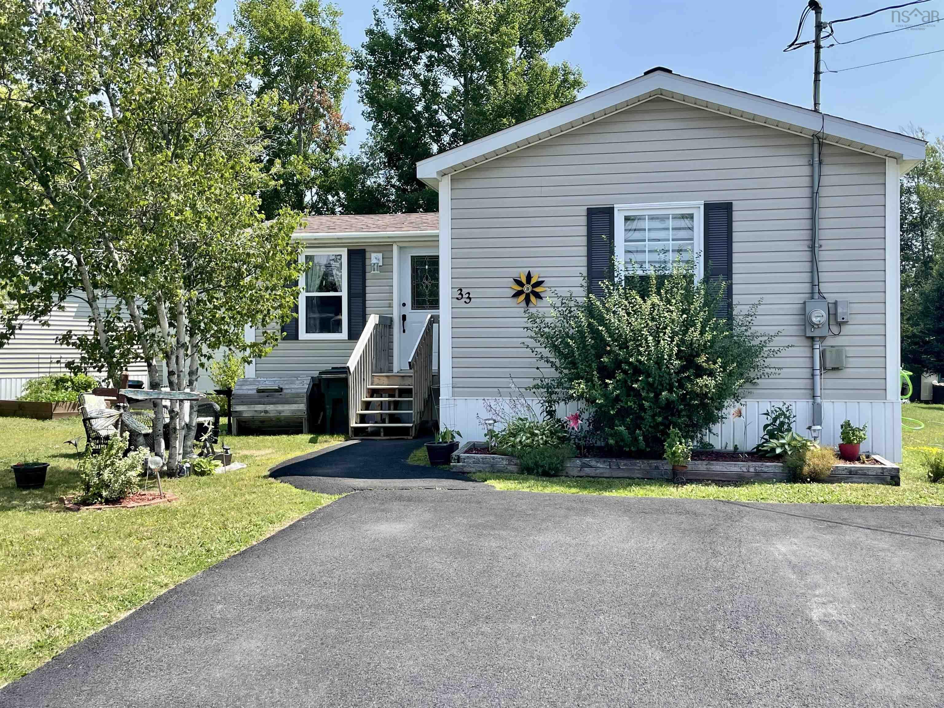 33 Pinehurst Street, Amherst, NS (MLS 202519258)