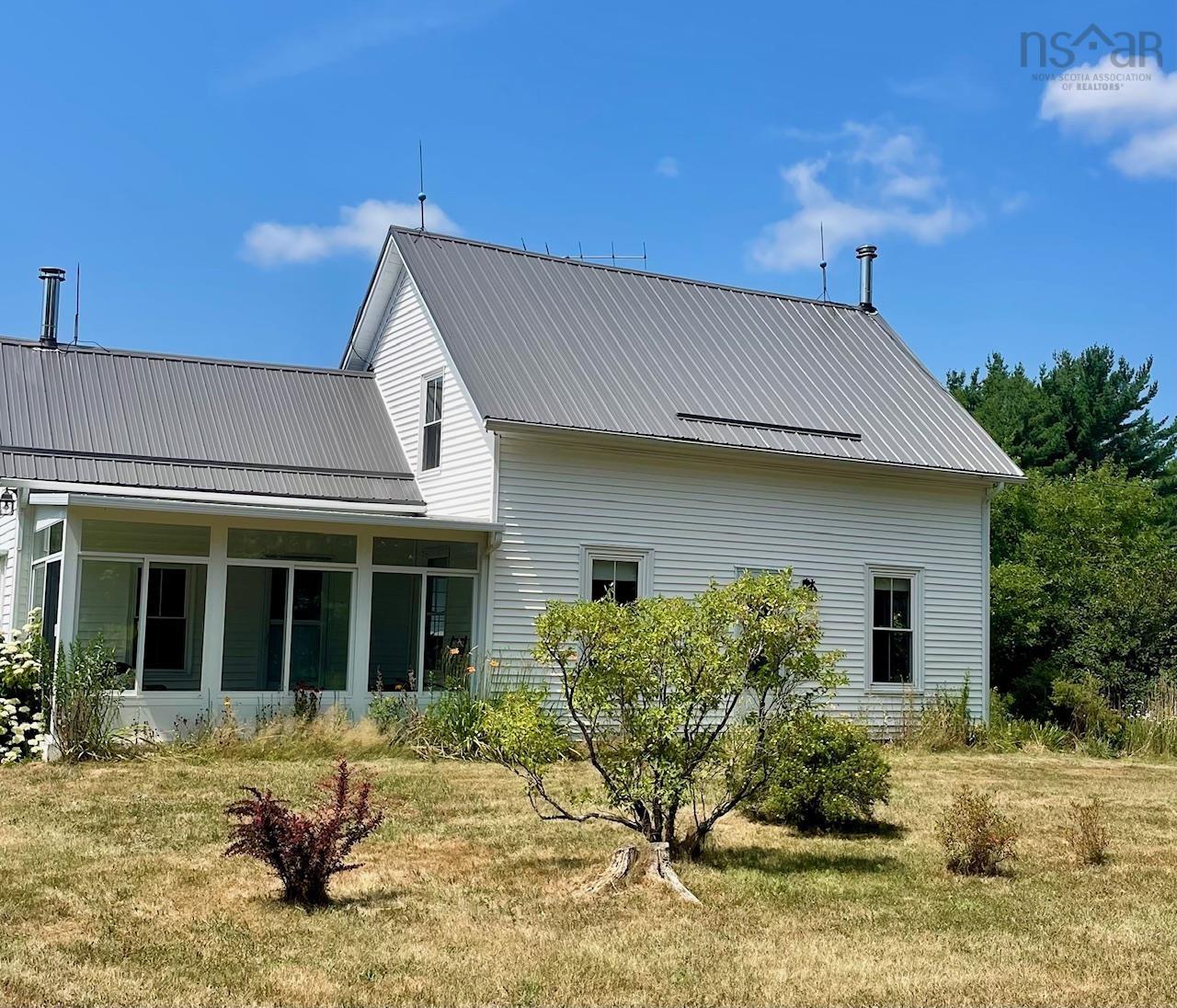 $329,900.00: 960 Highway 208, Simpsons Corner