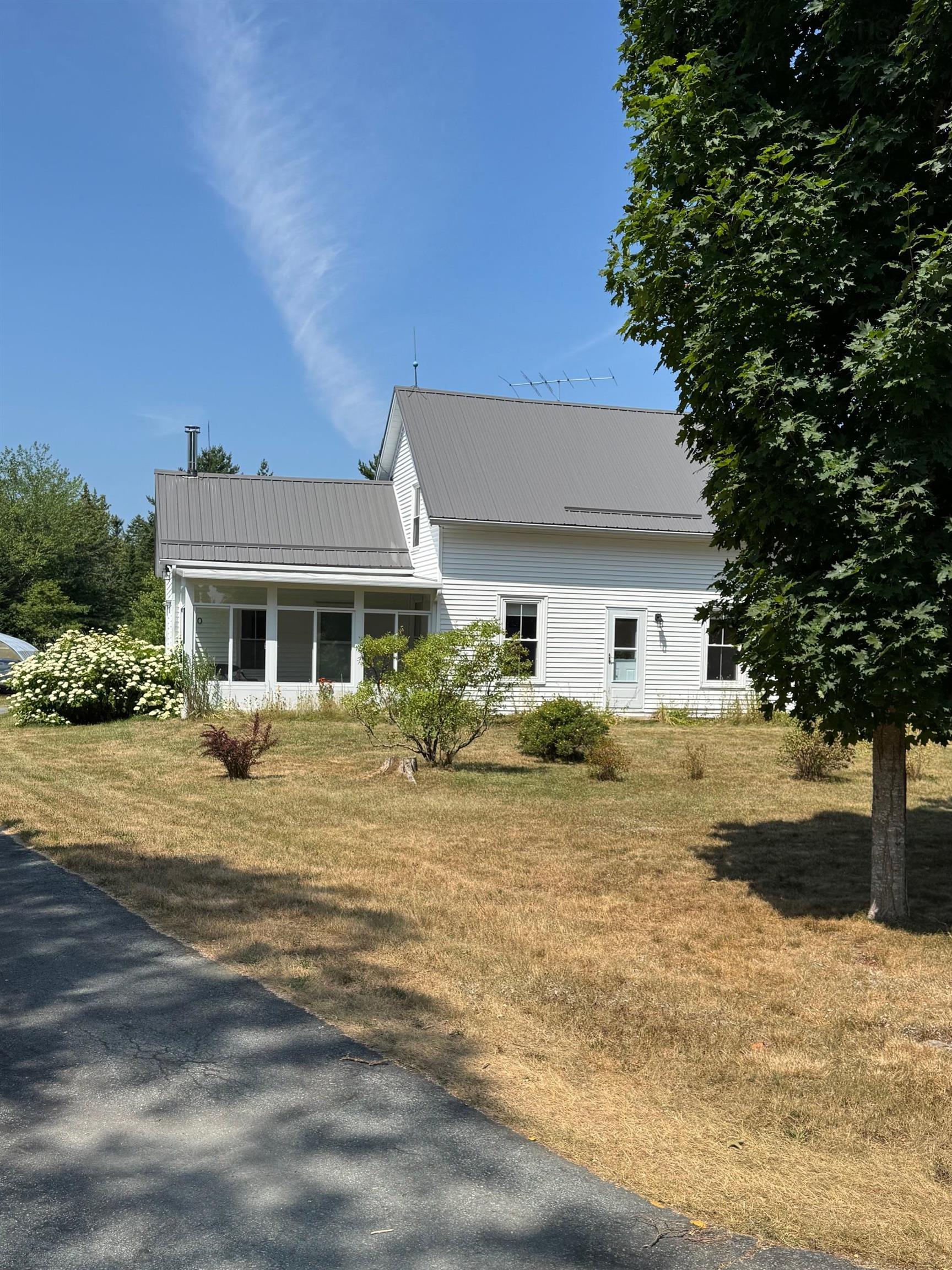 $329,900.00: 960 Highway 208, Simpsons Corner