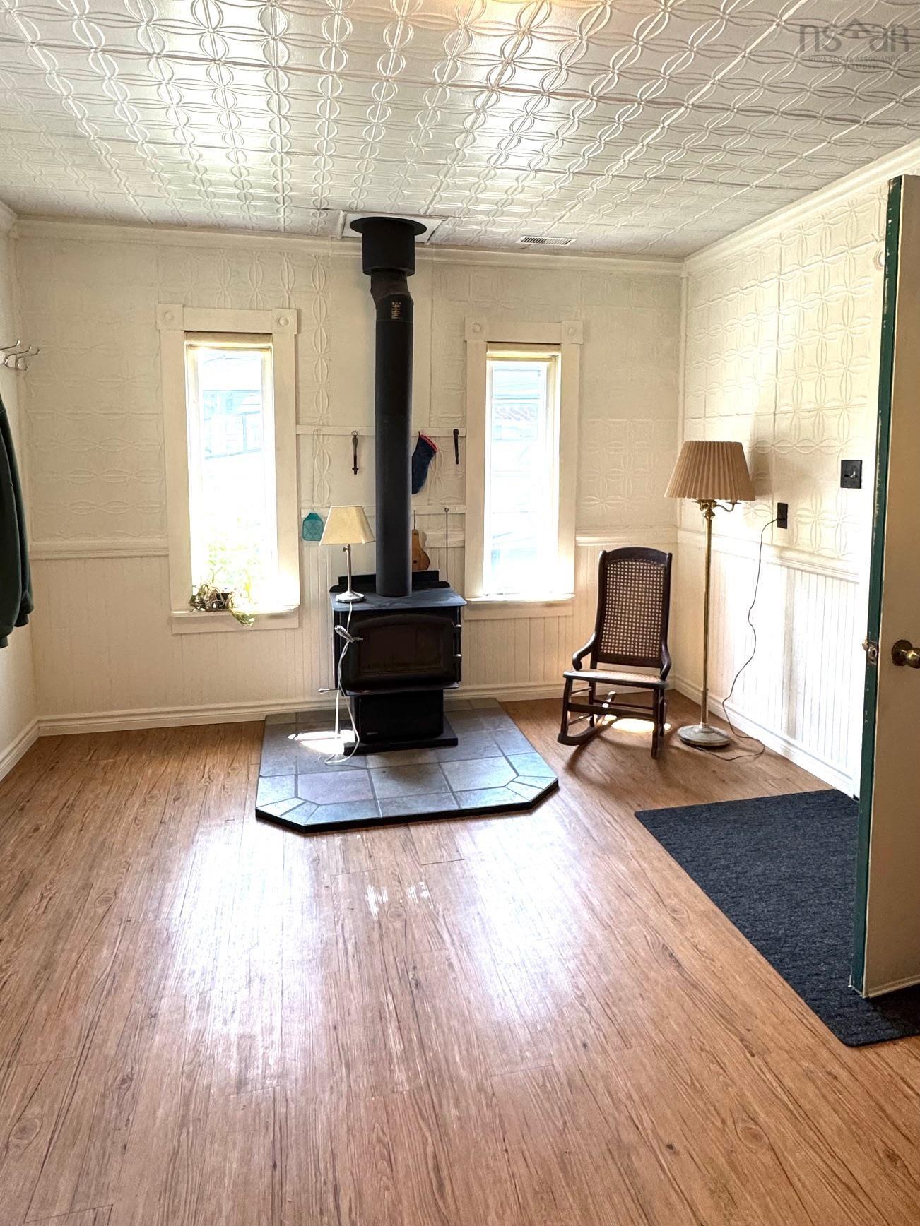 $329,900.00: 960 Highway 208, Simpsons Corner