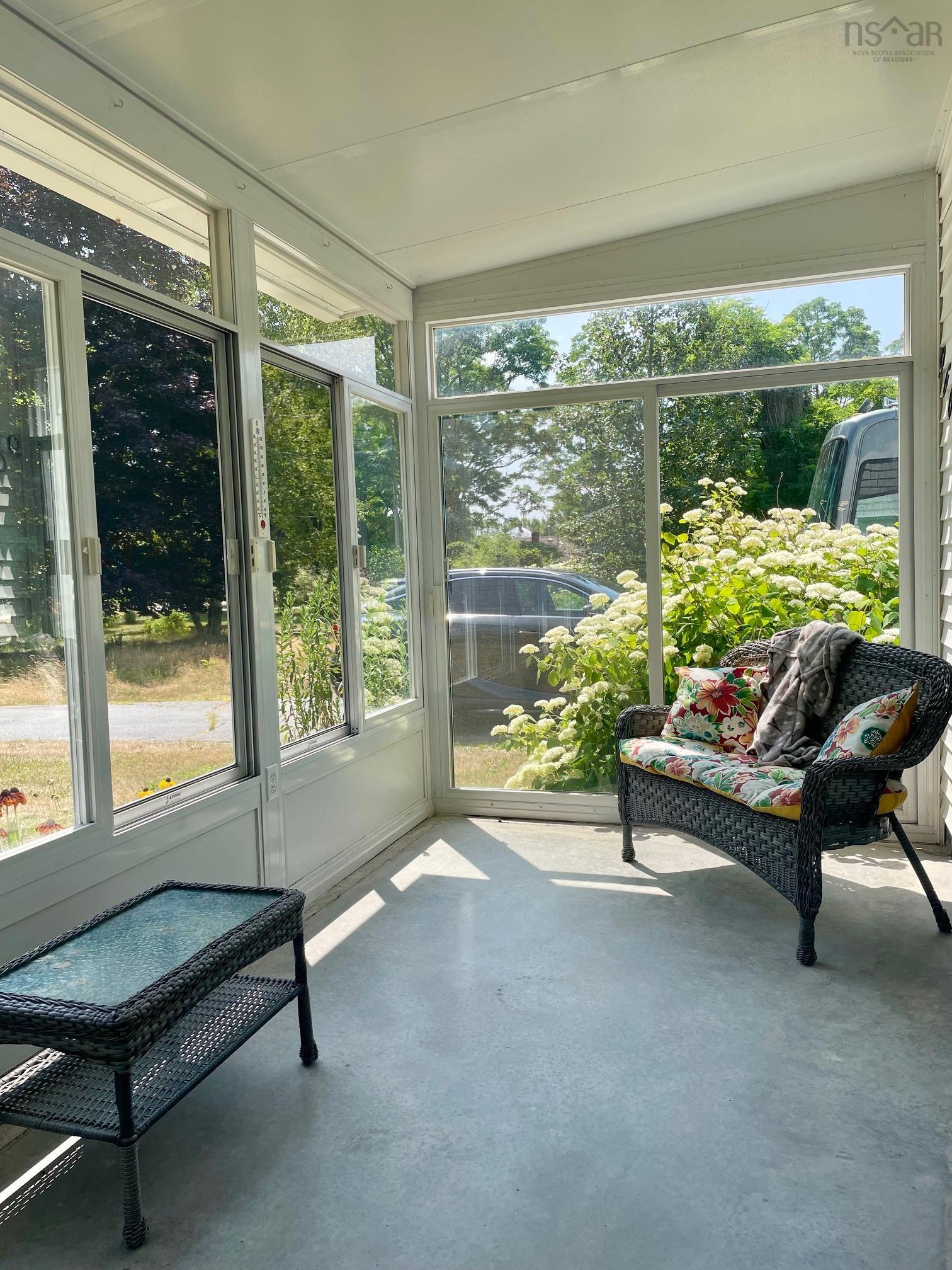 $329,900.00: 960 Highway 208, Simpsons Corner