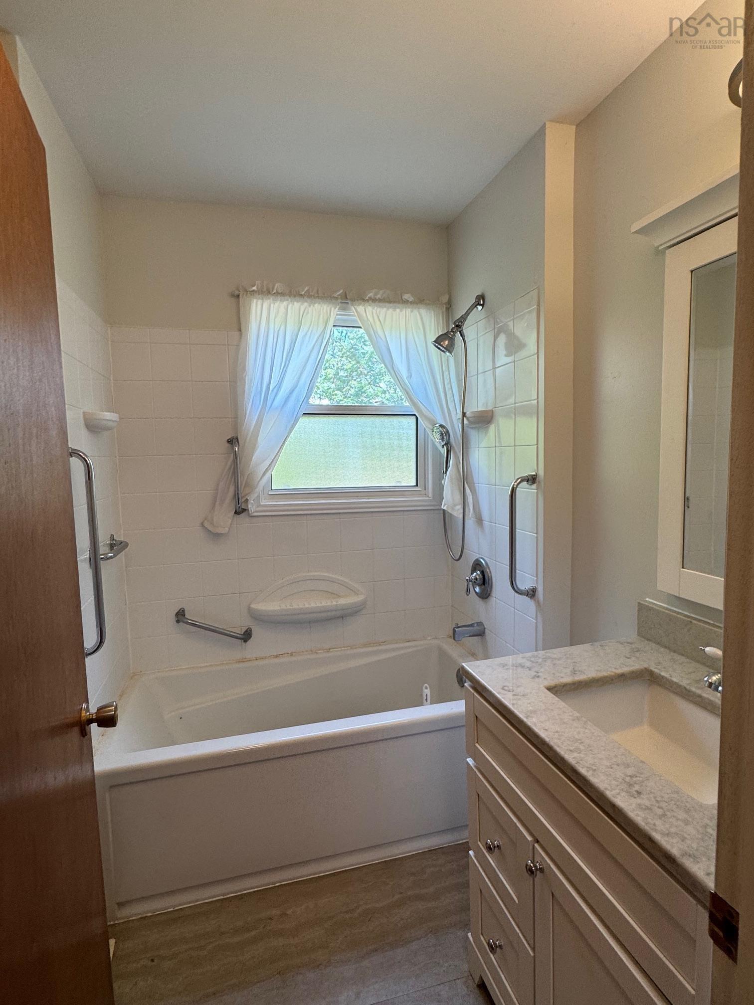 $329,900.00: 960 Highway 208, Simpsons Corner