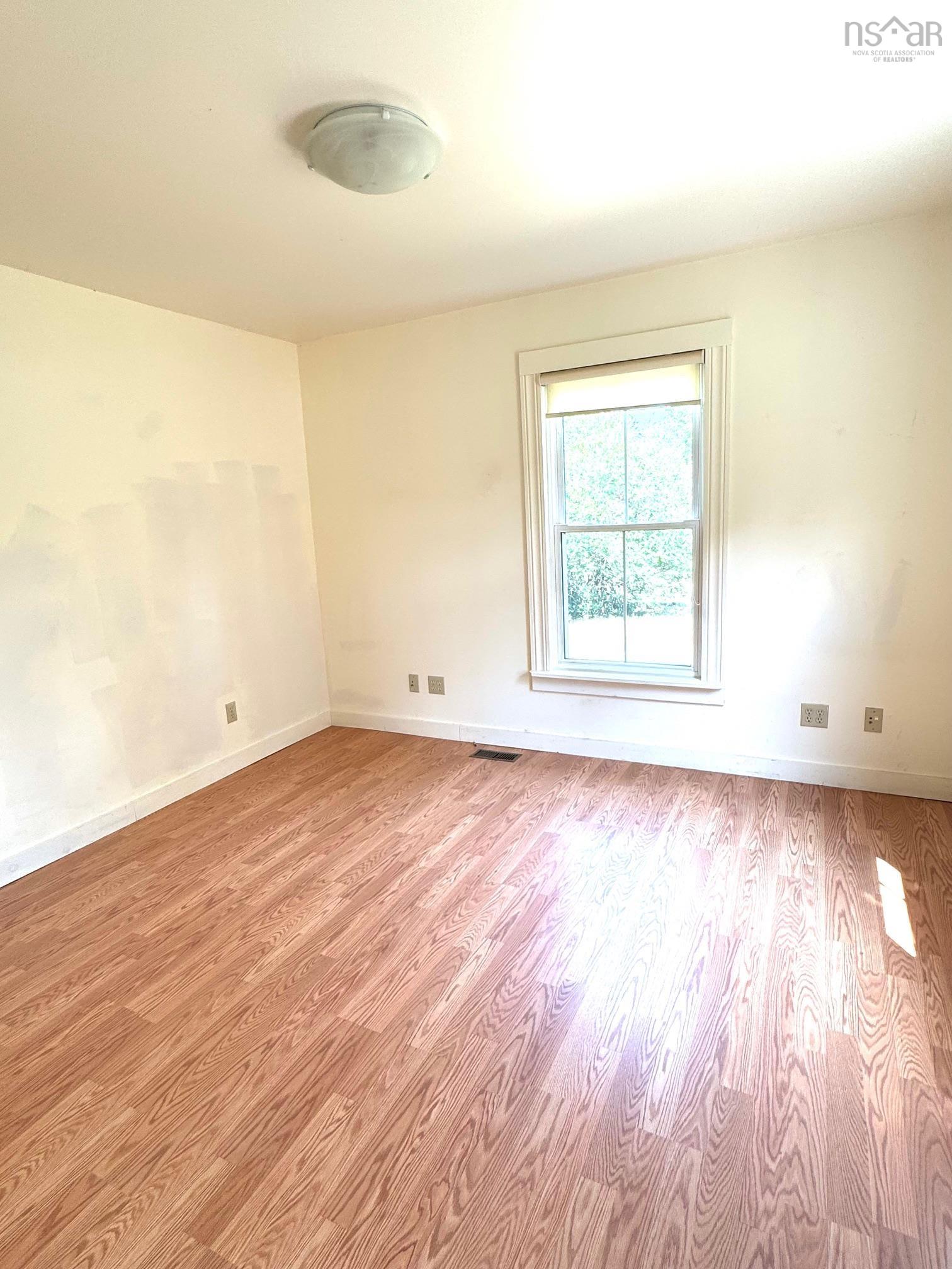 $329,900.00: 960 Highway 208, Simpsons Corner