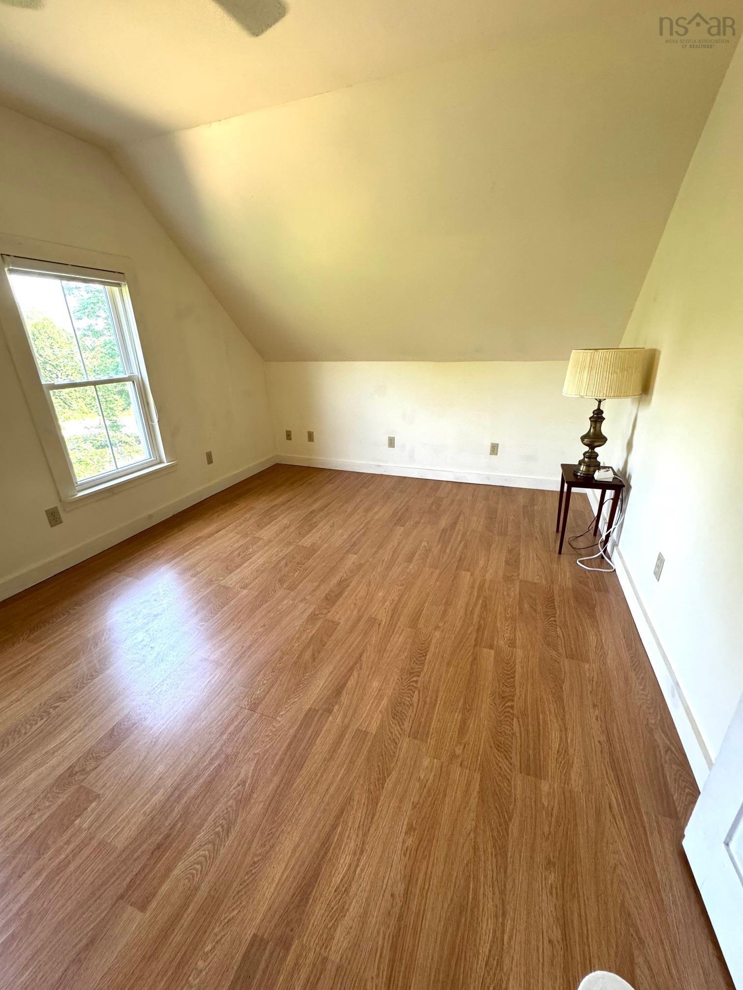 $329,900.00: 960 Highway 208, Simpsons Corner