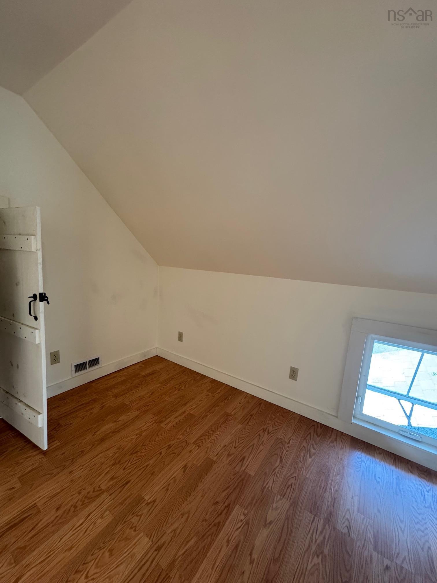 $329,900.00: 960 Highway 208, Simpsons Corner