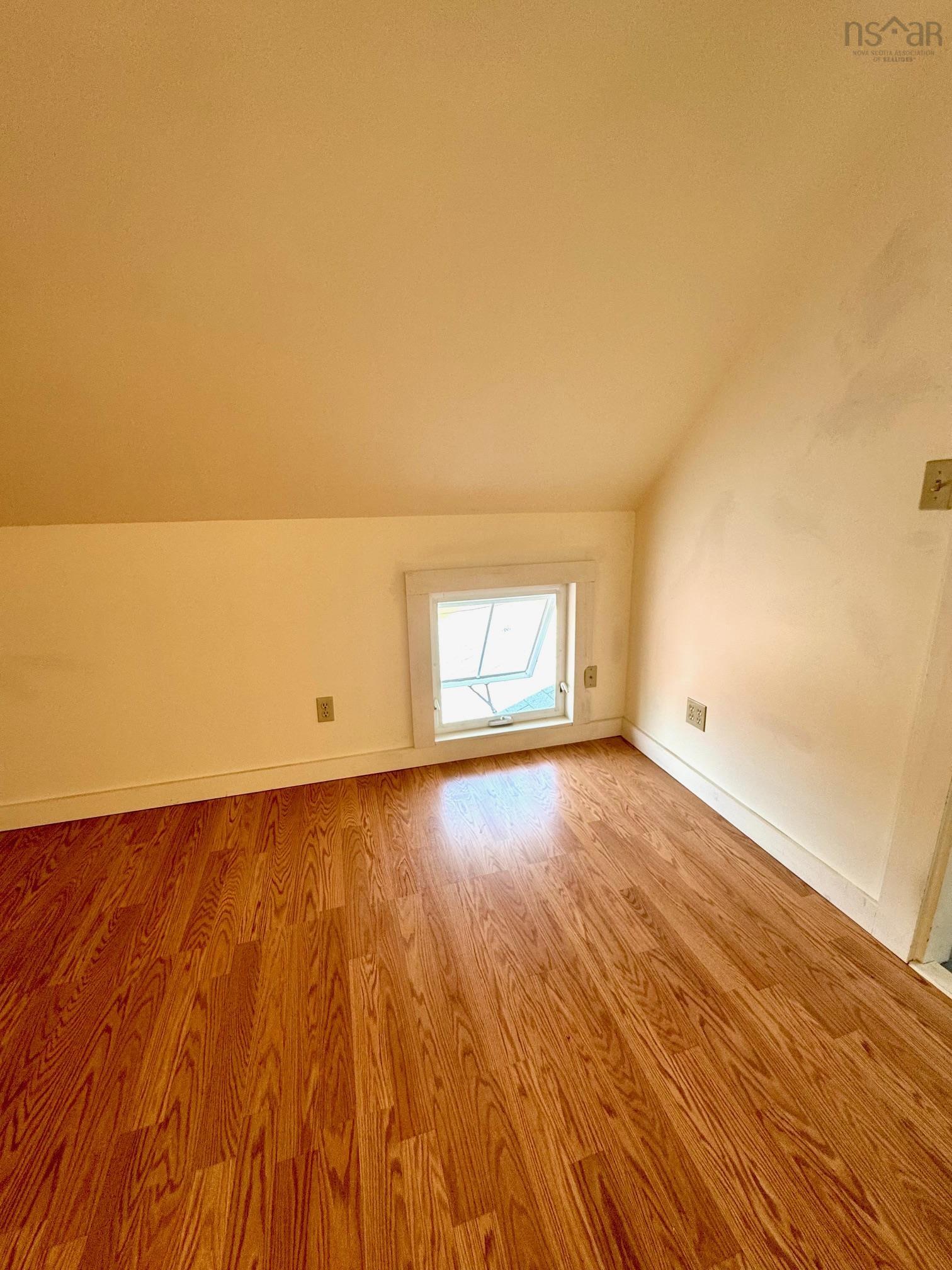 $329,900.00: 960 Highway 208, Simpsons Corner