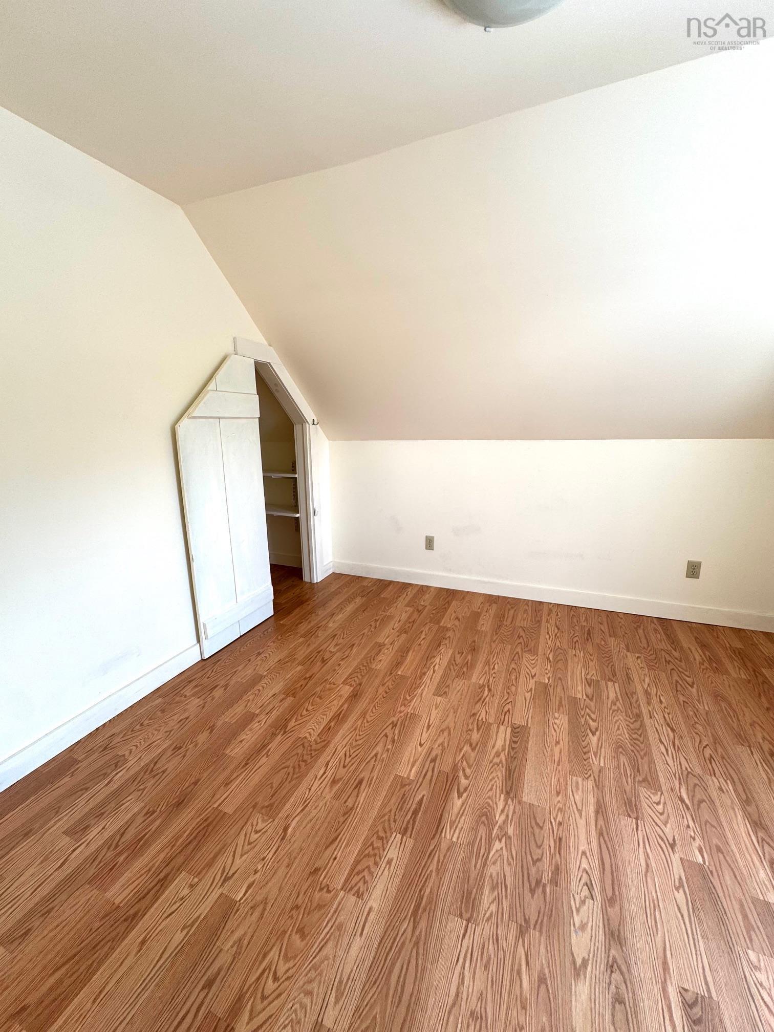 $329,900.00: 960 Highway 208, Simpsons Corner