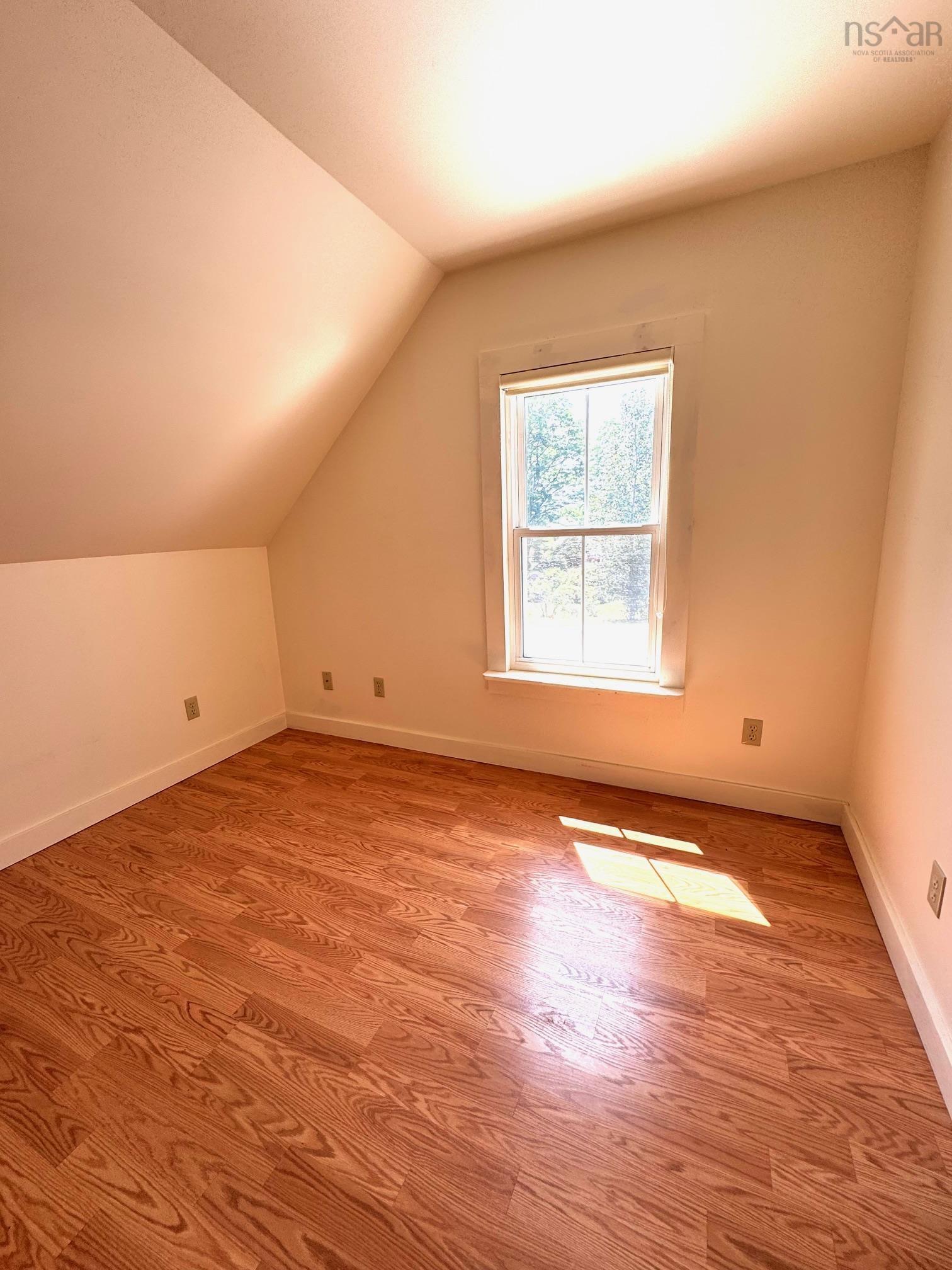 $329,900.00: 960 Highway 208, Simpsons Corner