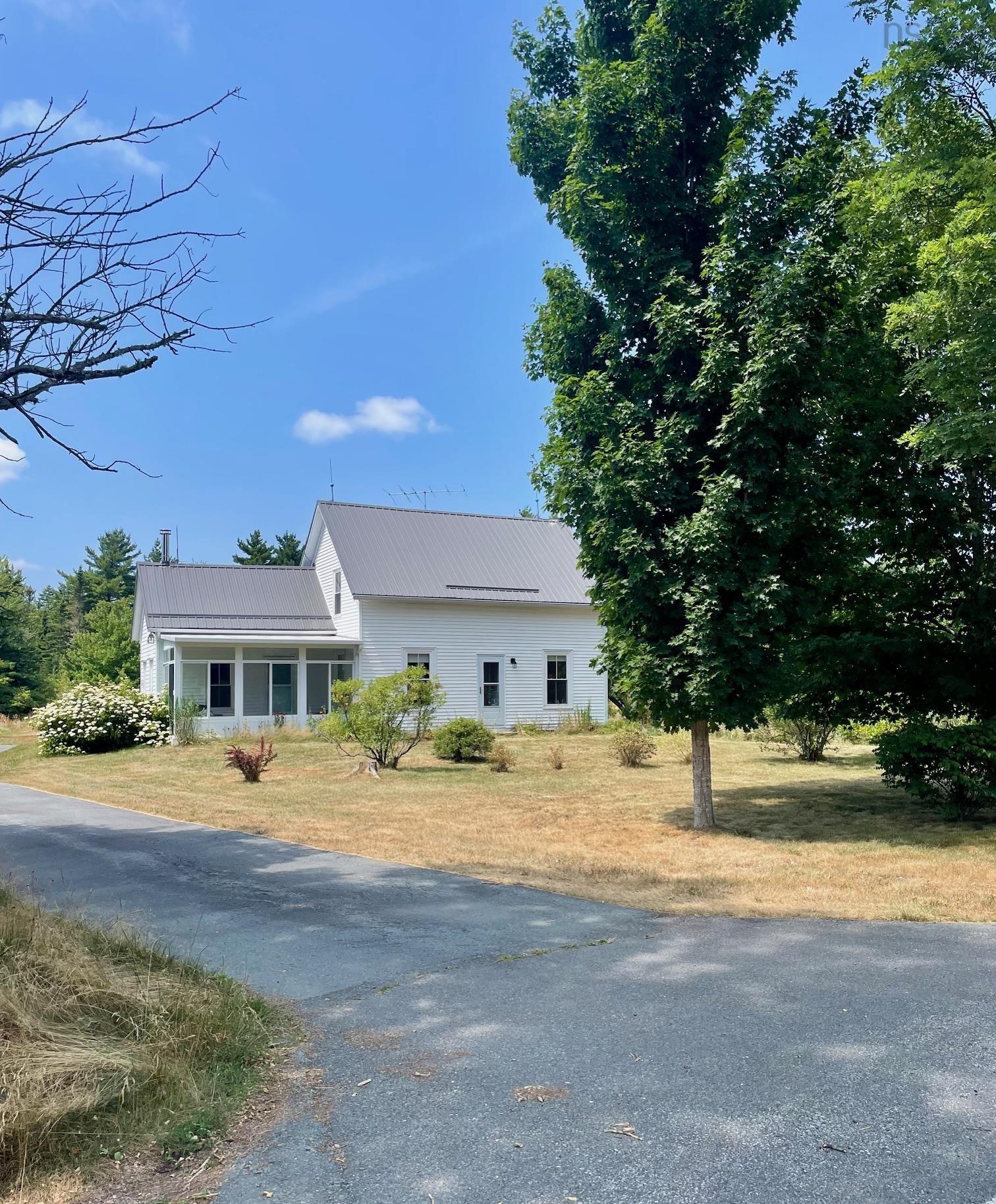 $329,900.00: 960 Highway 208, Simpsons Corner