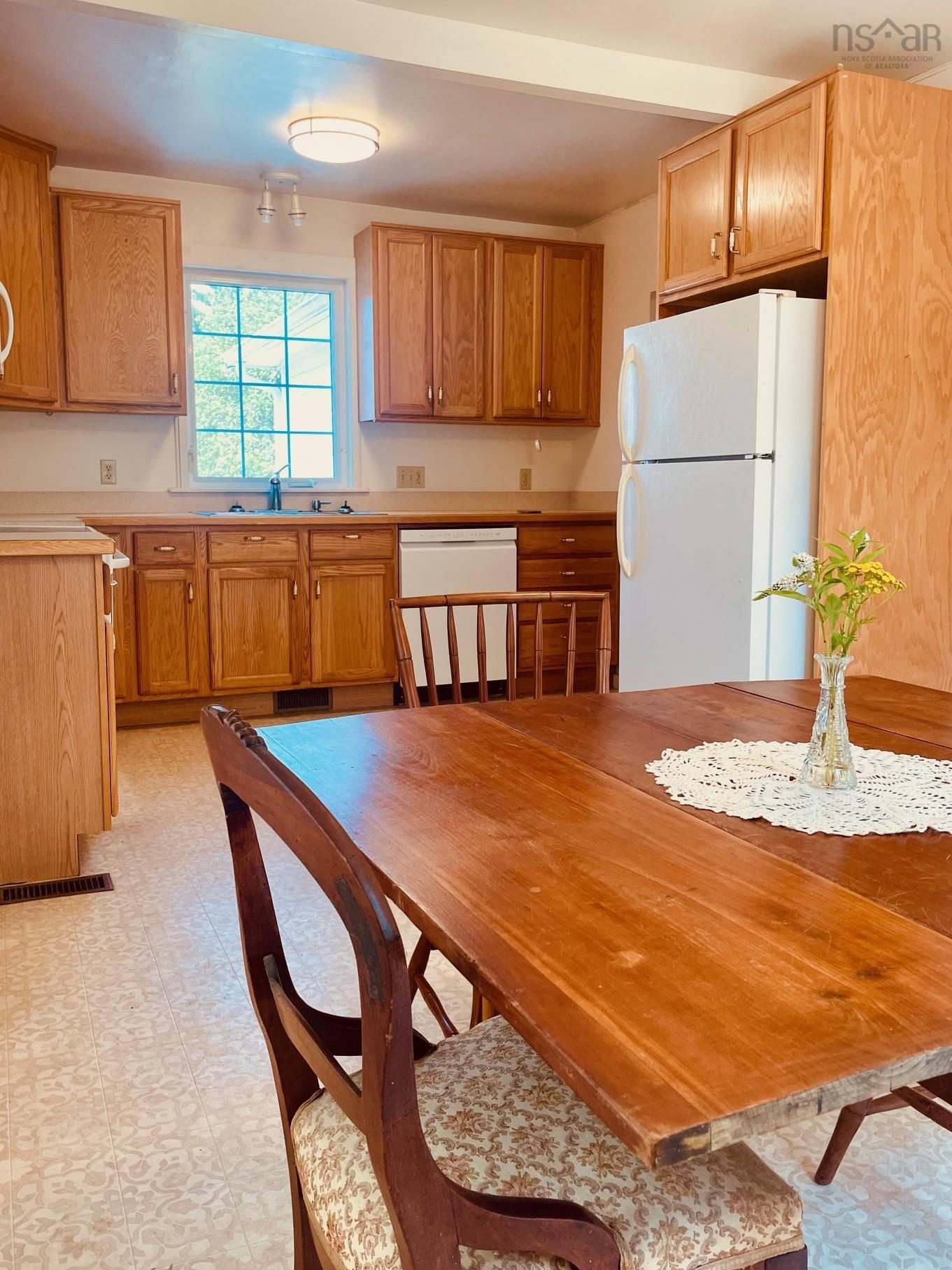 $329,900.00: 960 Highway 208, Simpsons Corner