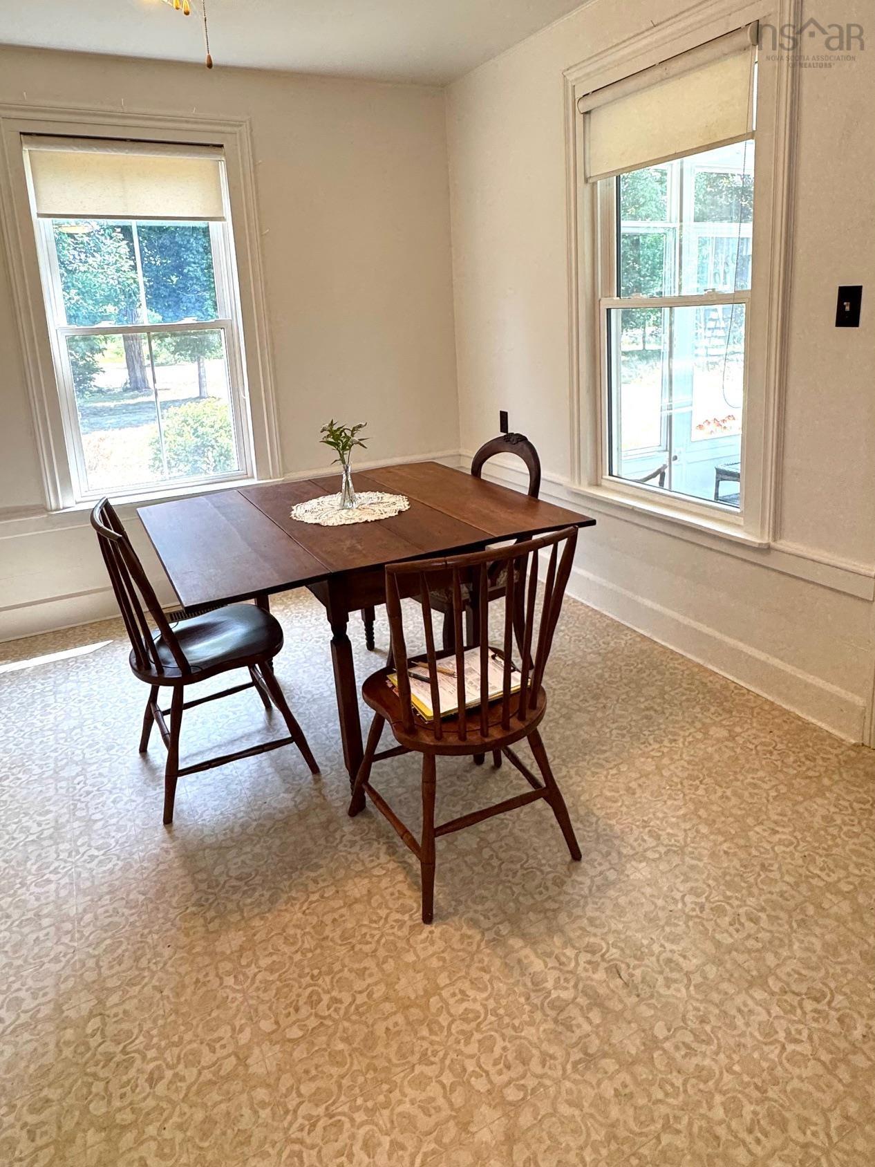 $329,900.00: 960 Highway 208, Simpsons Corner