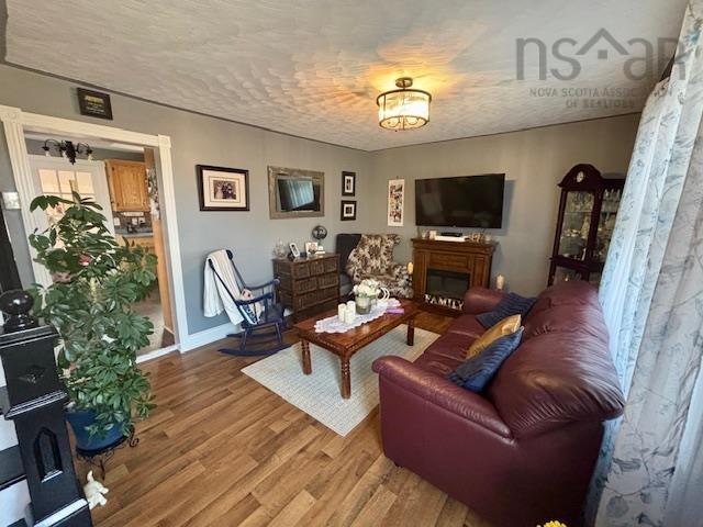 $184,900.00: 211 Ling Street, New Waterford