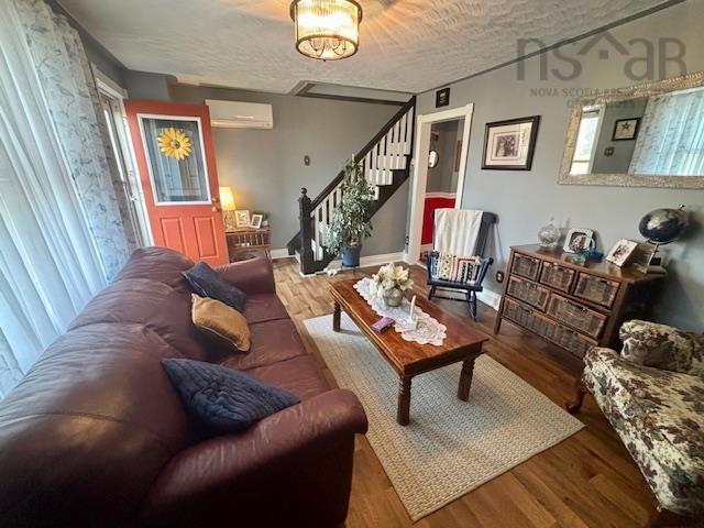 $184,900.00: 211 Ling Street, New Waterford