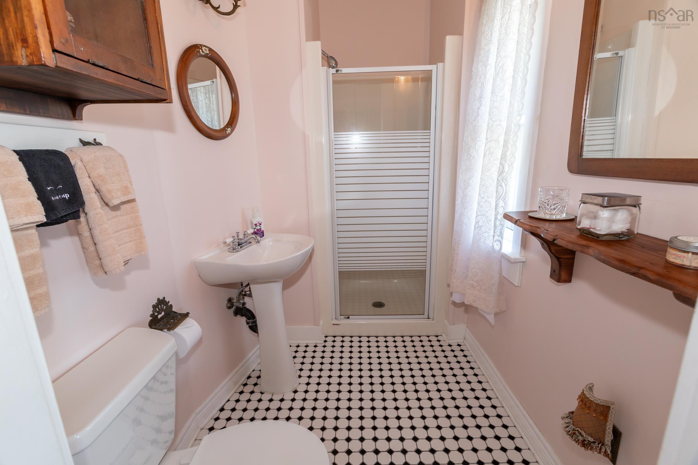 $829,000.00: 5287 Granville Road, Granville Ferry