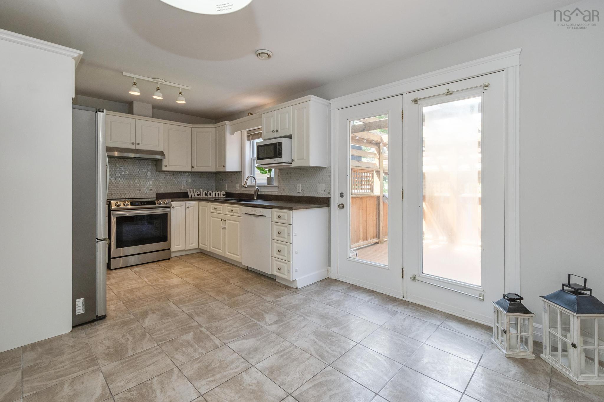 $549,900.00: 33 Sunnydale Crescent, Bedford