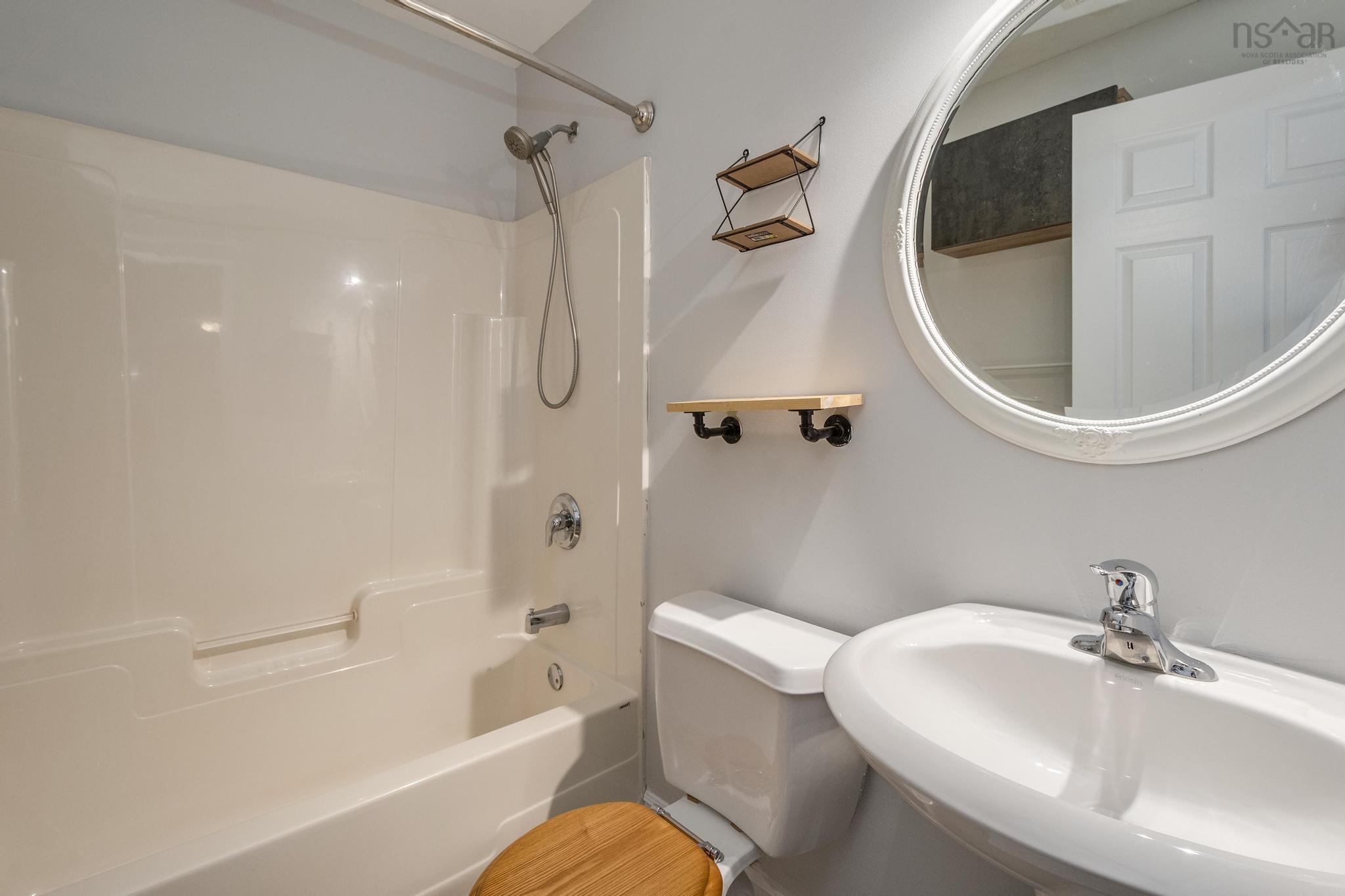 $549,900.00: 33 Sunnydale Crescent, Bedford