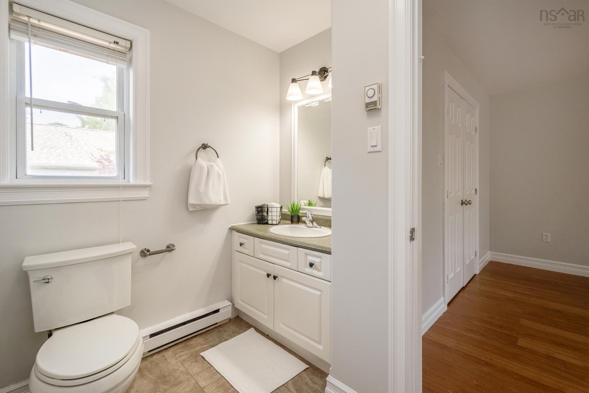 $549,900.00: 33 Sunnydale Crescent, Bedford