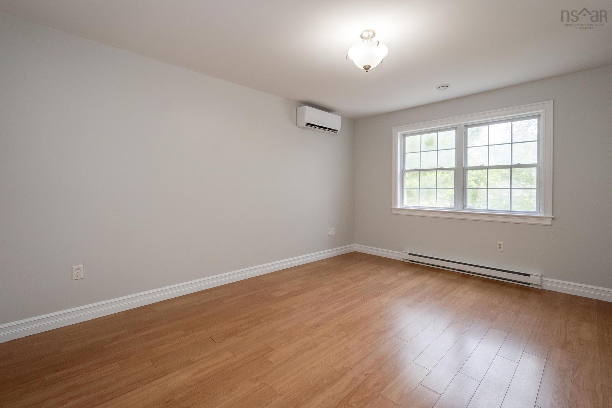 $549,900.00: 33 Sunnydale Crescent, Bedford