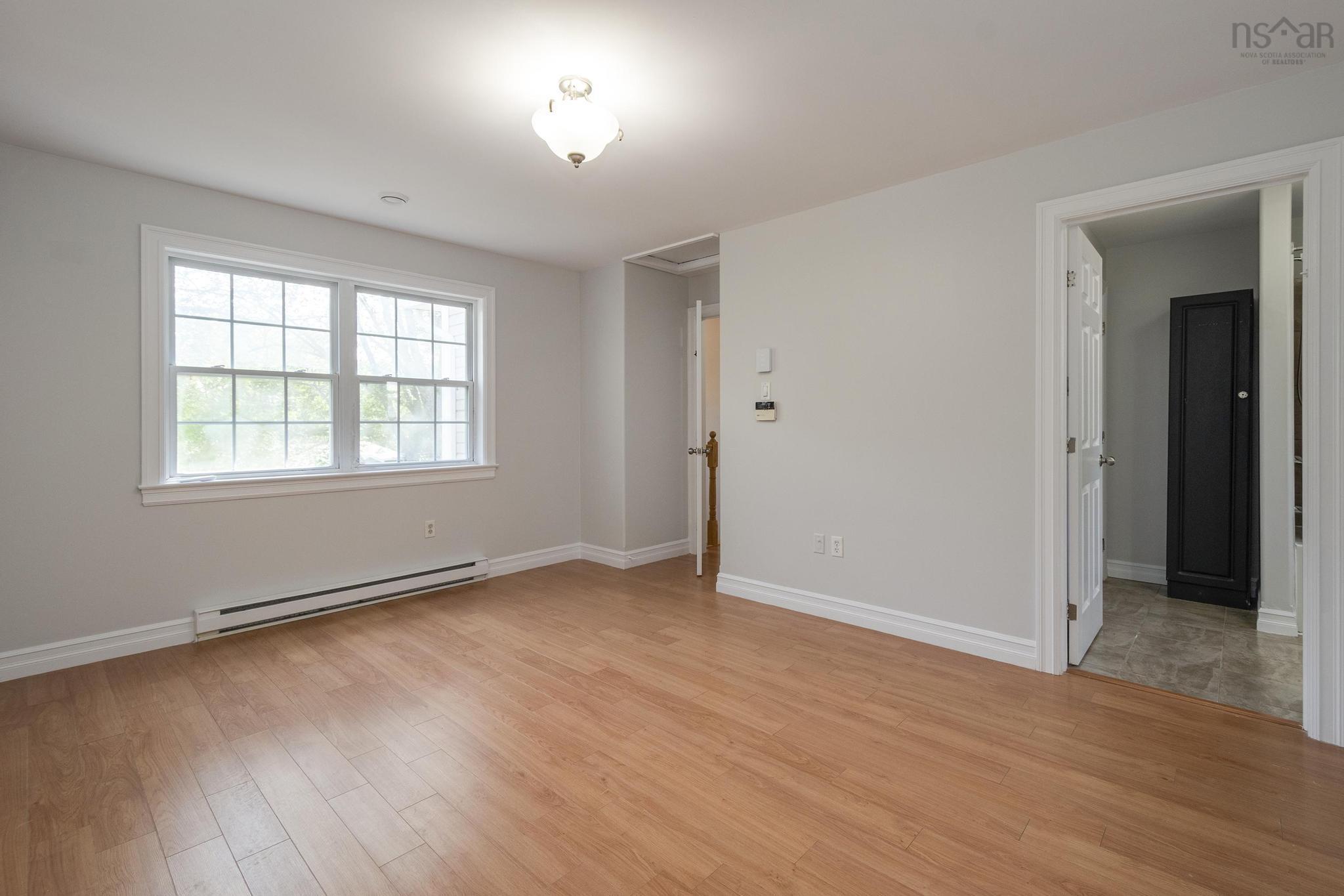 $549,900.00: 33 Sunnydale Crescent, Bedford