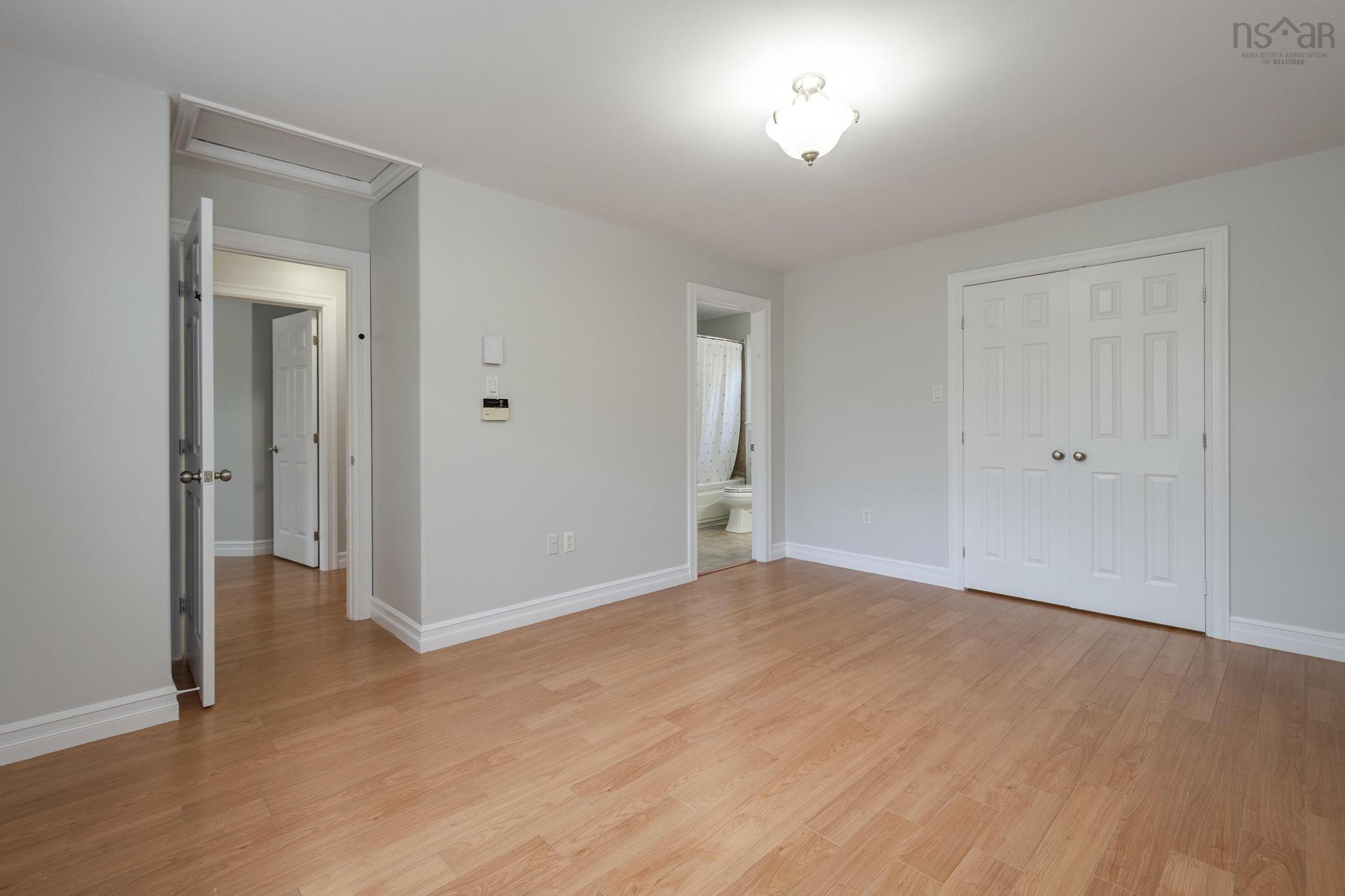 $549,900.00: 33 Sunnydale Crescent, Bedford