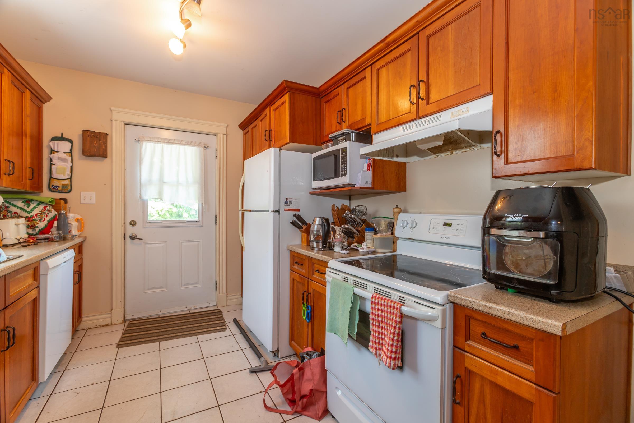 $329,900.00: 437 Main Street, Middleton