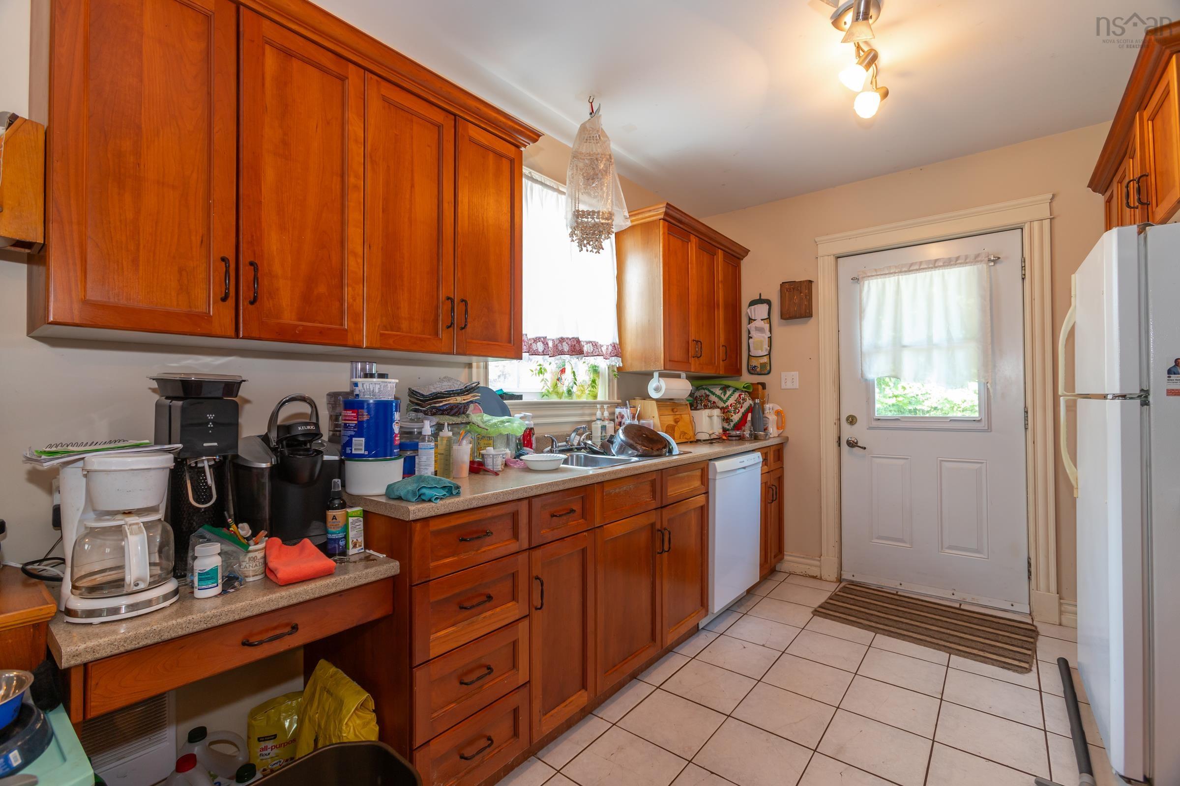 $329,900.00: 437 Main Street, Middleton