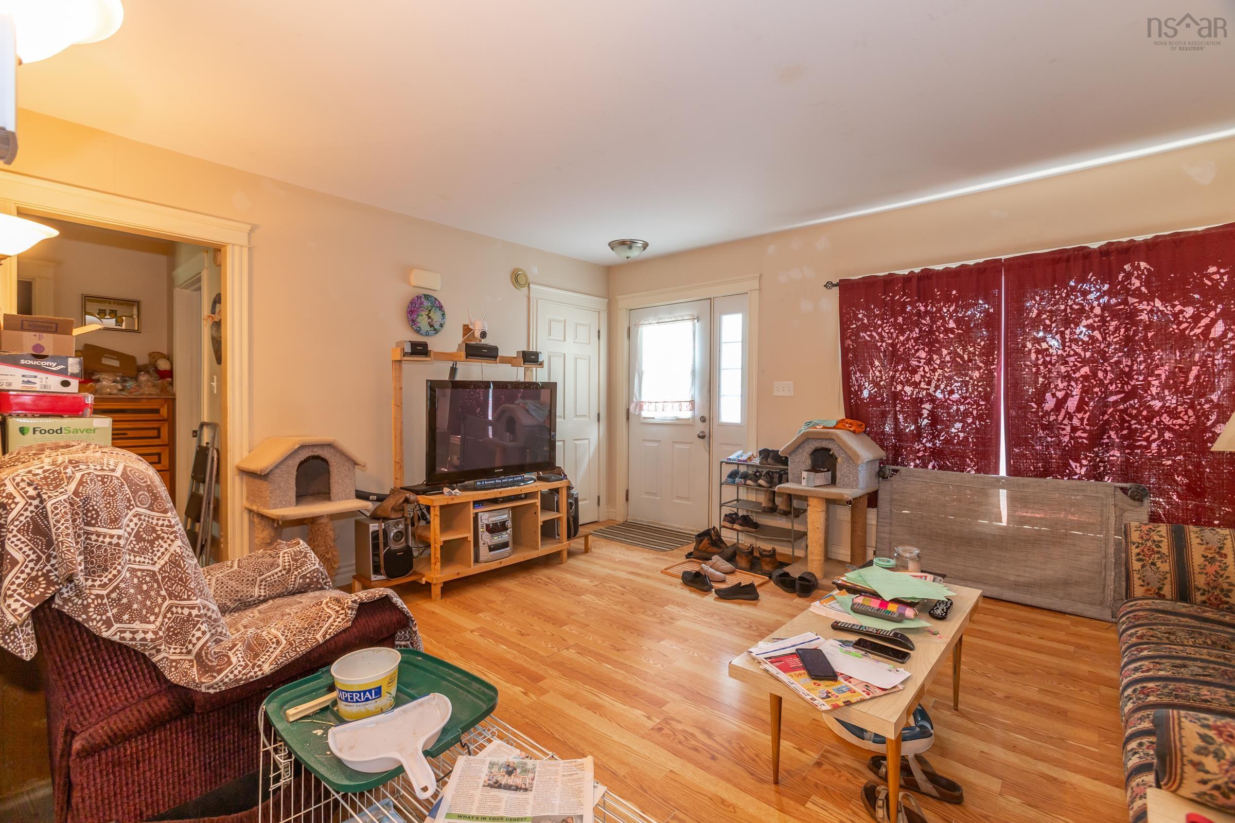 $329,900.00: 437 Main Street, Middleton