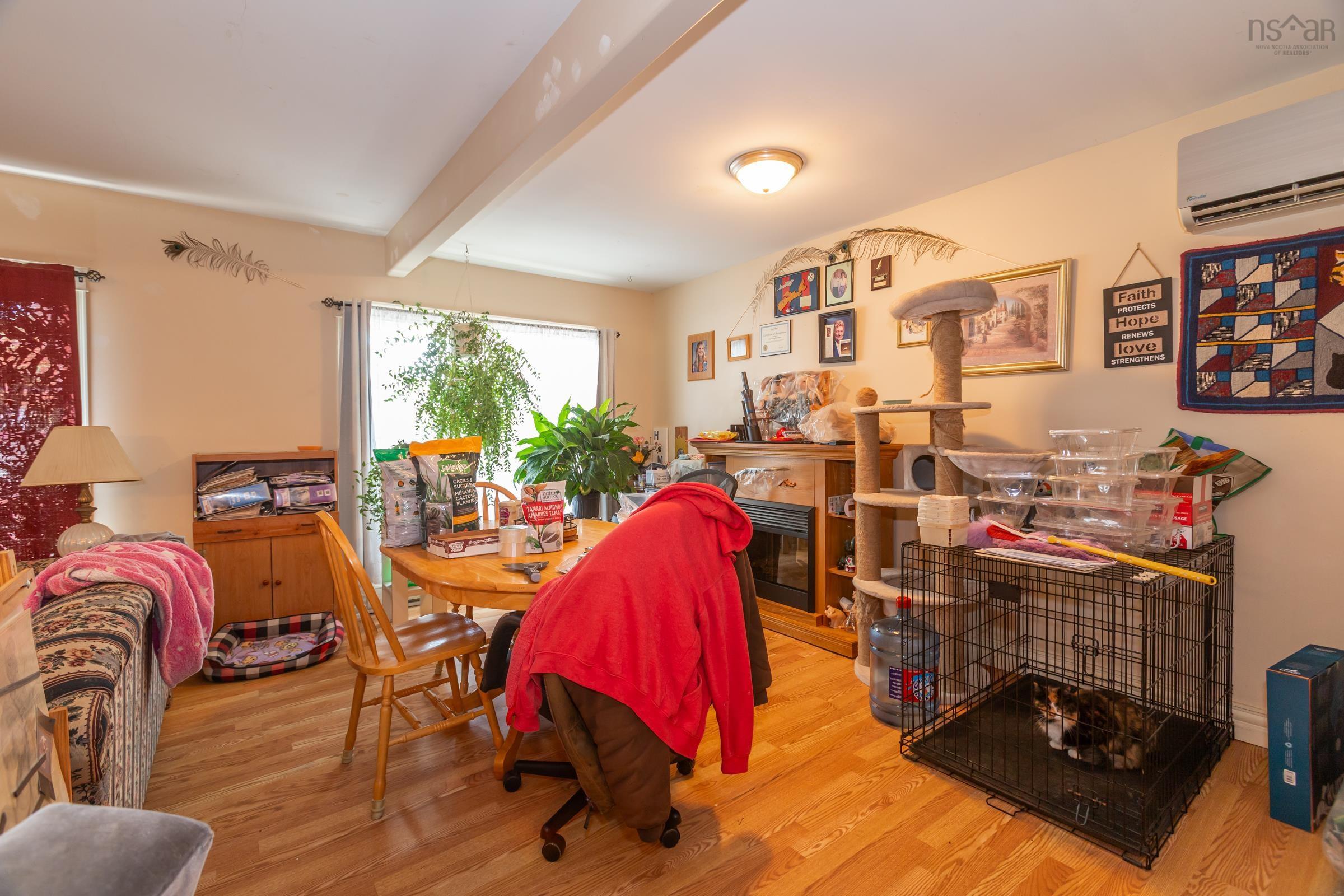 $329,900.00: 437 Main Street, Middleton