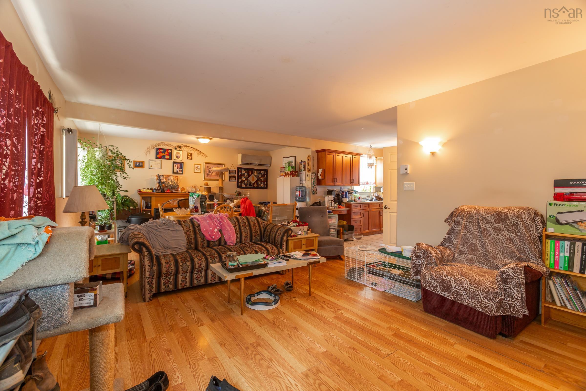 $329,900.00: 437 Main Street, Middleton