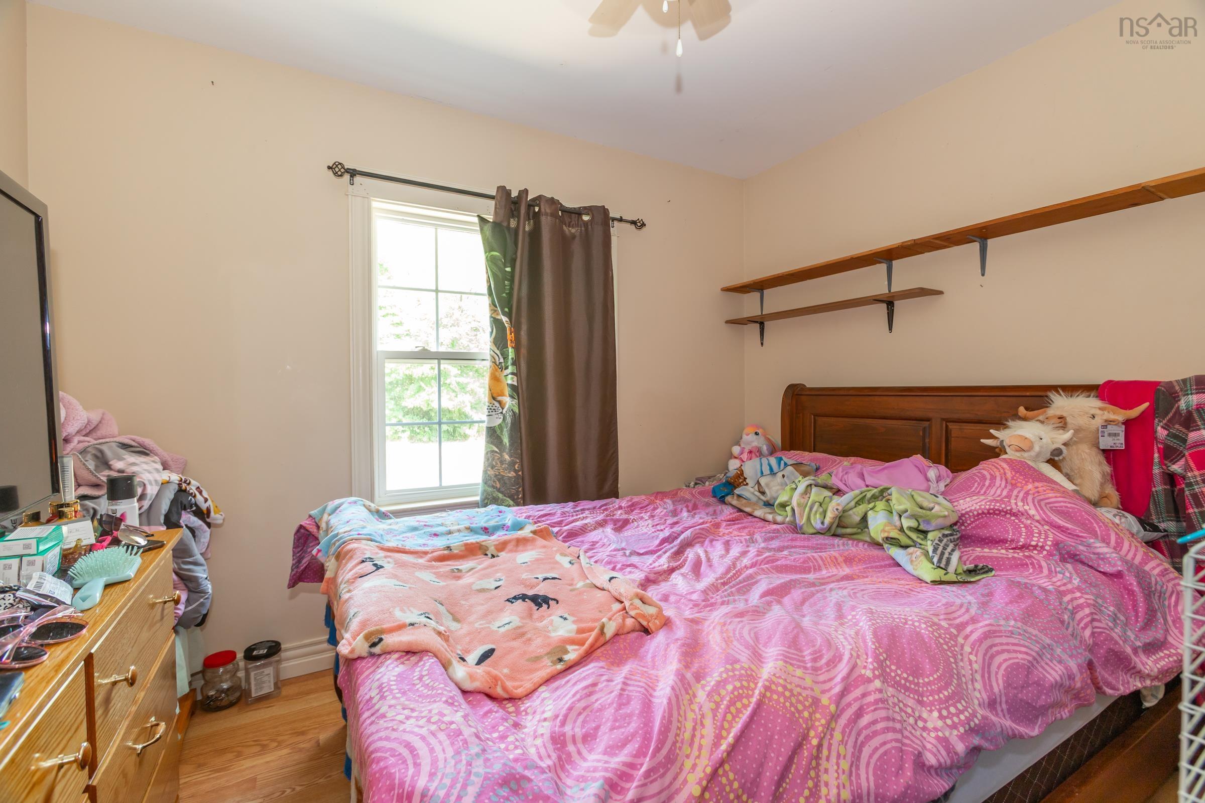 $329,900.00: 437 Main Street, Middleton