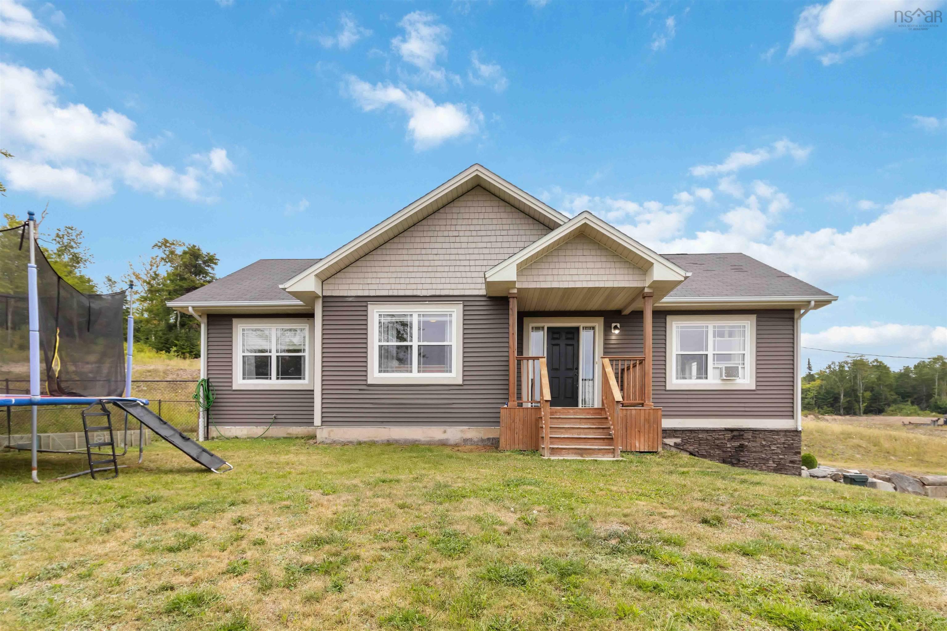 $549,900.00: 413 East Uniacke Road, Mount Uniacke