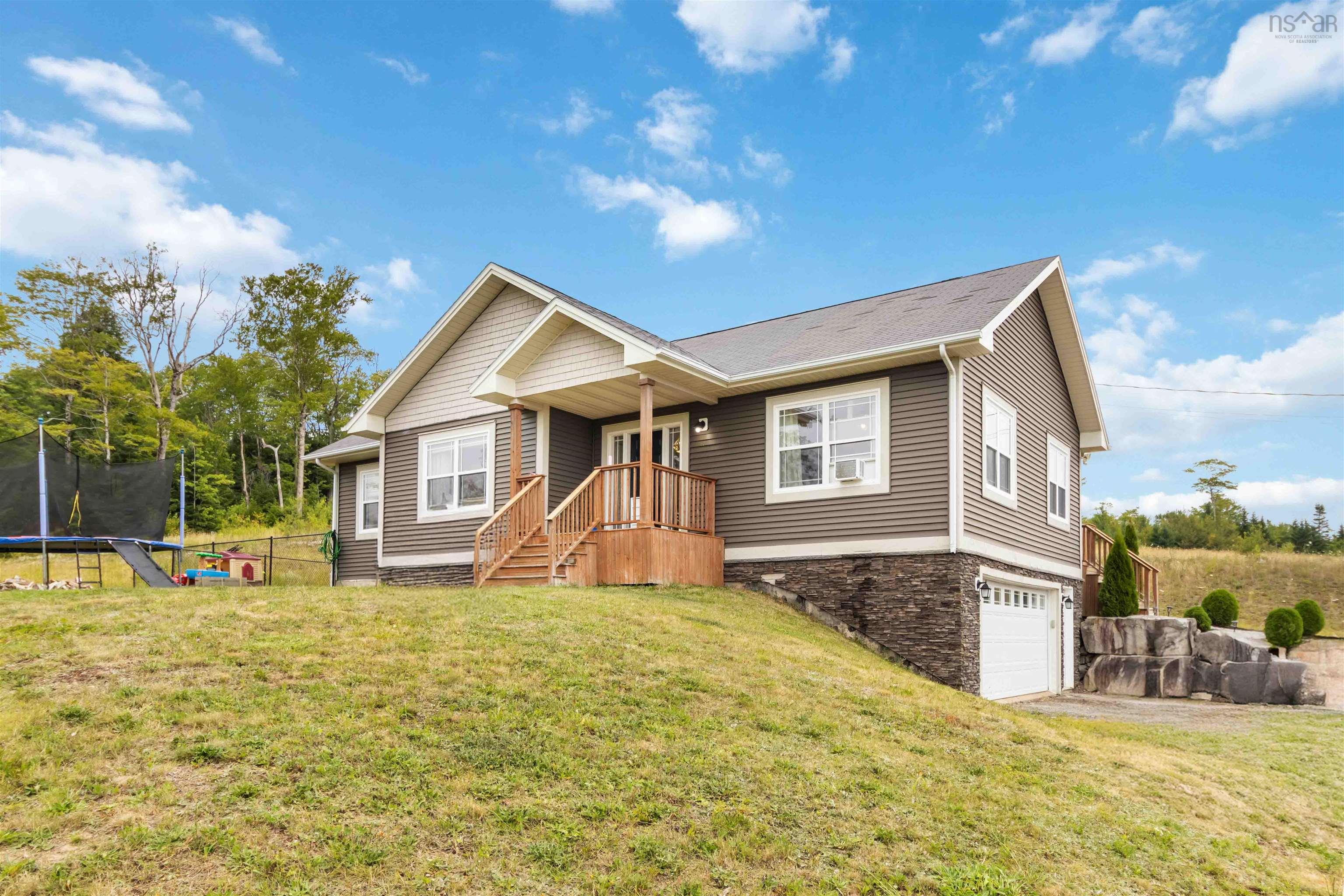 $549,900.00: 413 East Uniacke Road, Mount Uniacke