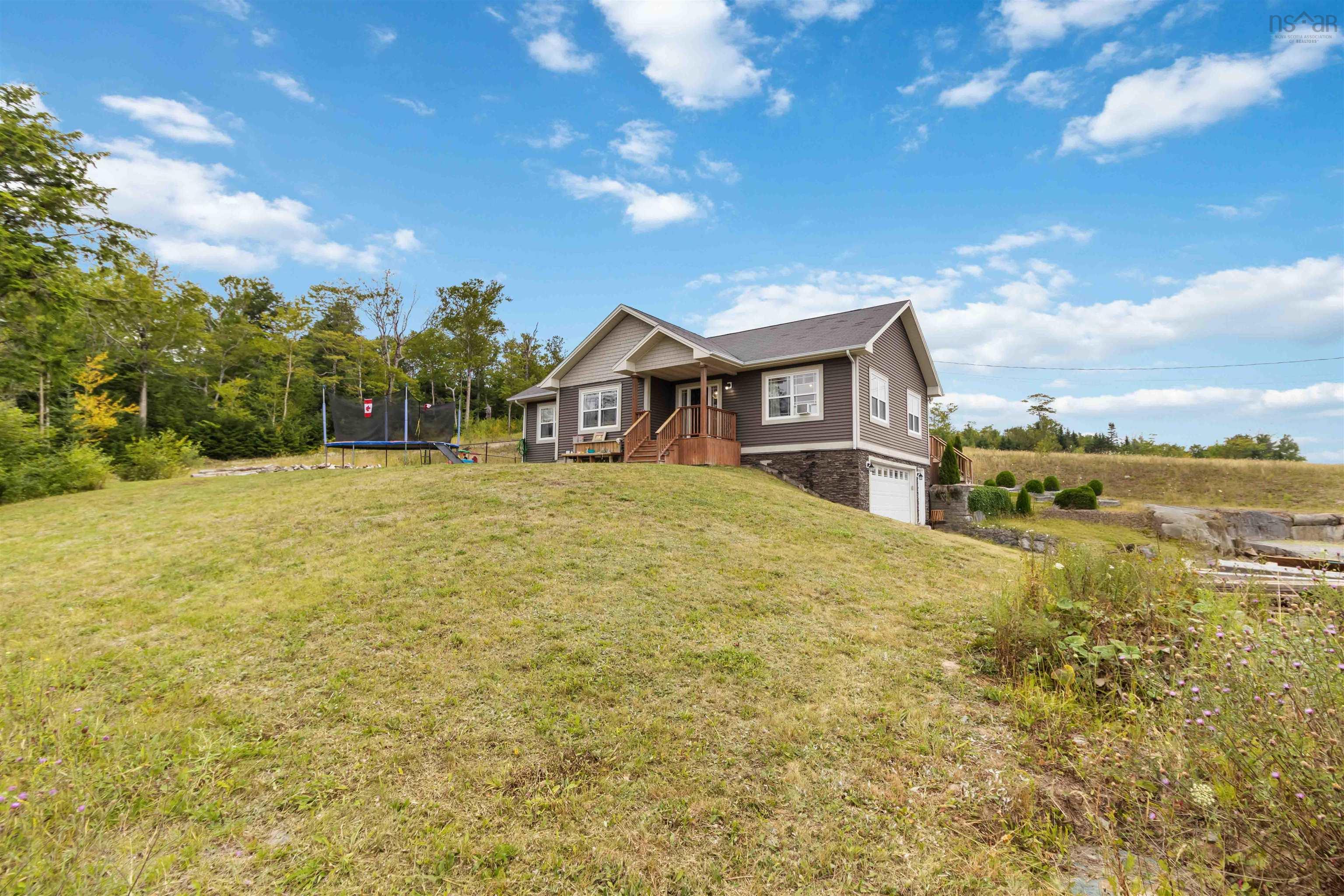 $549,900.00: 413 East Uniacke Road, Mount Uniacke