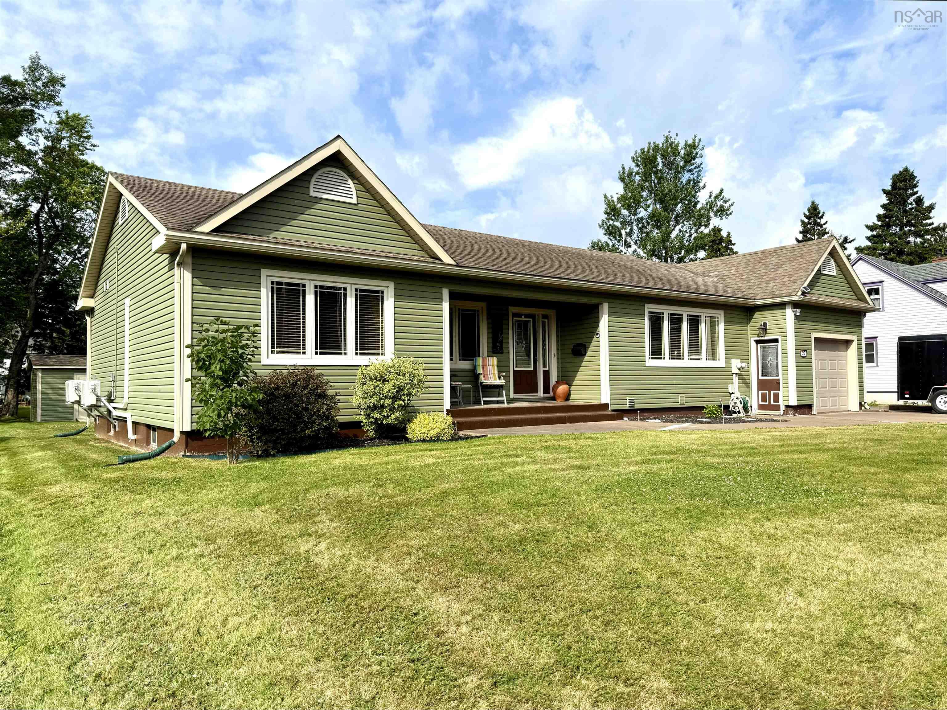 27 Regent Street, Amherst, NS (MLS 202519435)