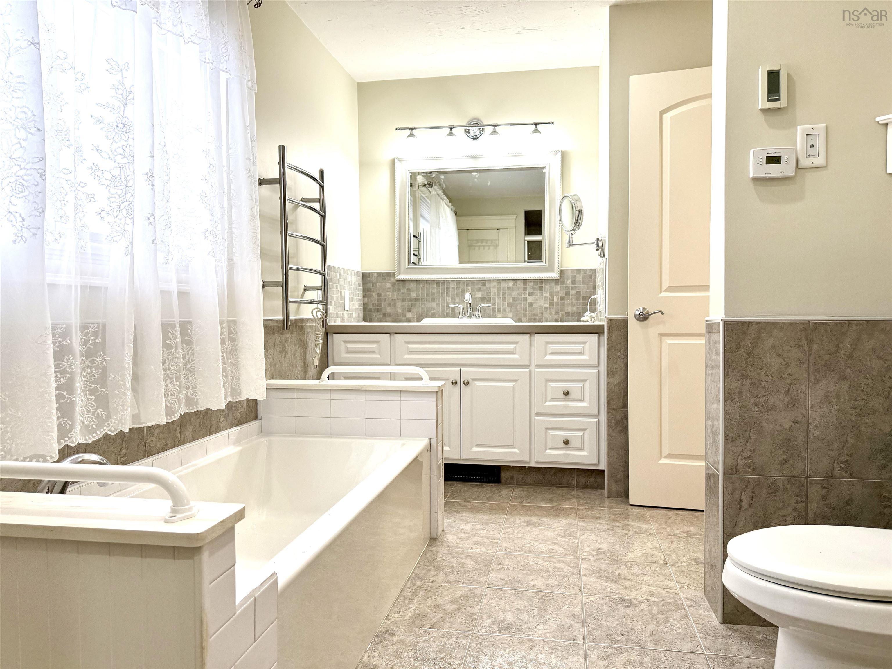 $429,900.00: 27 Regent Street, Amherst